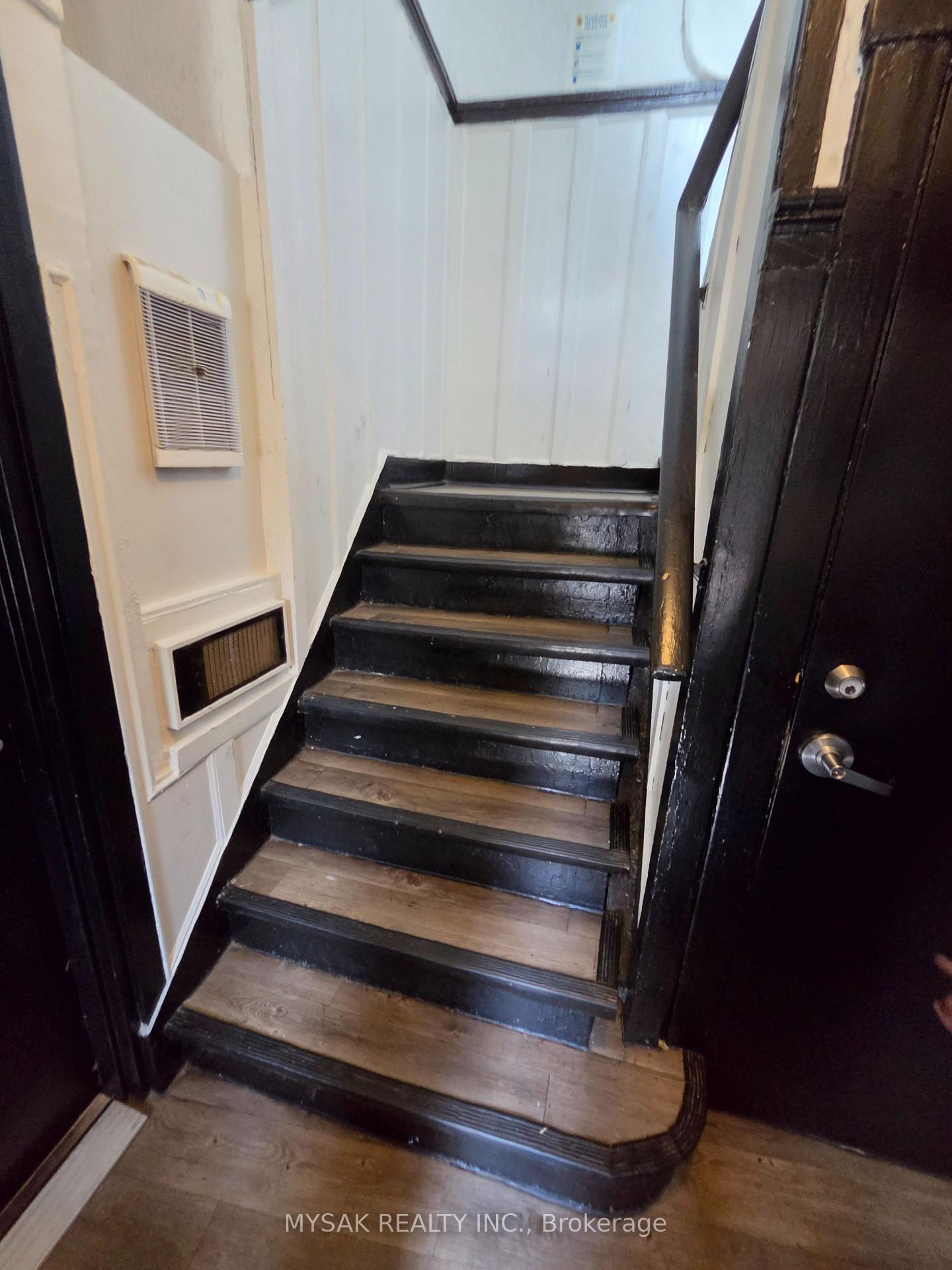 Photo 2 of 455 King William Street, Hamilton, Landsdale — HOMEH