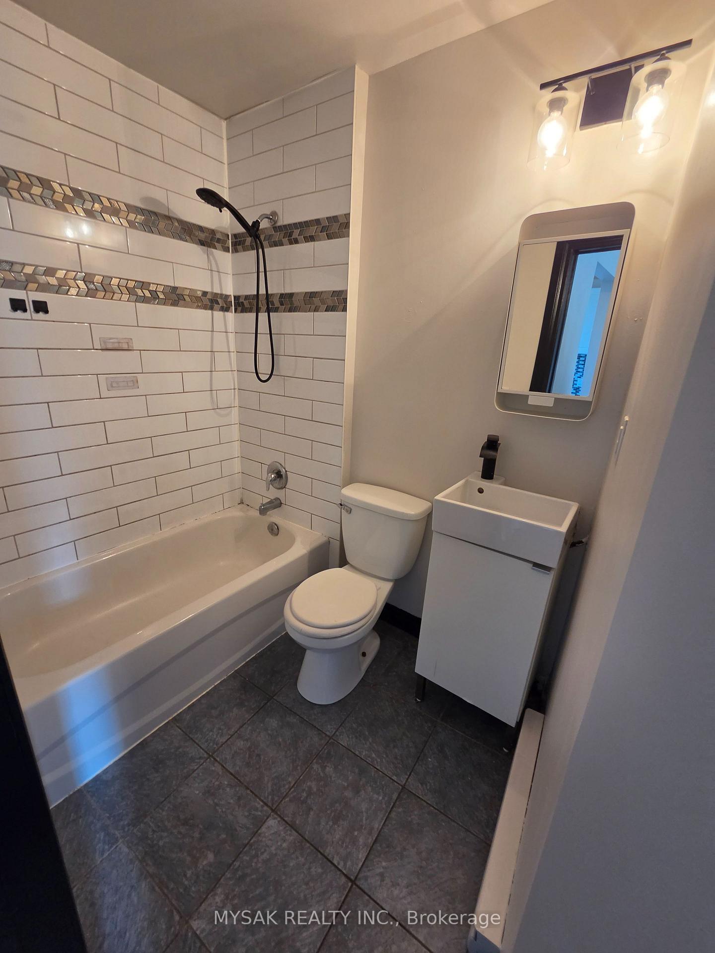 Photo 5 of 455 King William Street, Hamilton, Landsdale — HOMEH