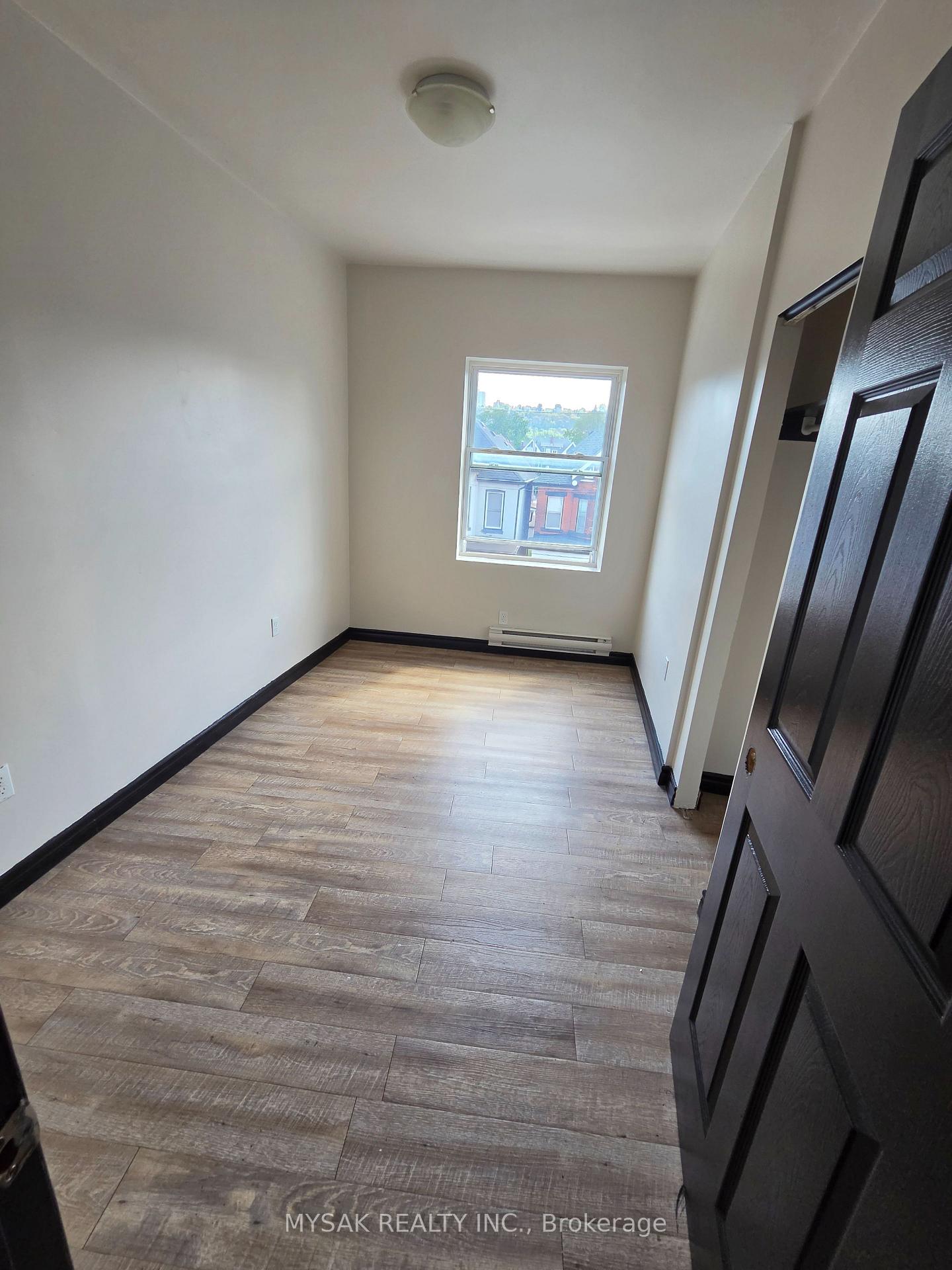 Photo 6 of 455 King William Street, Hamilton, Landsdale — HOMEH