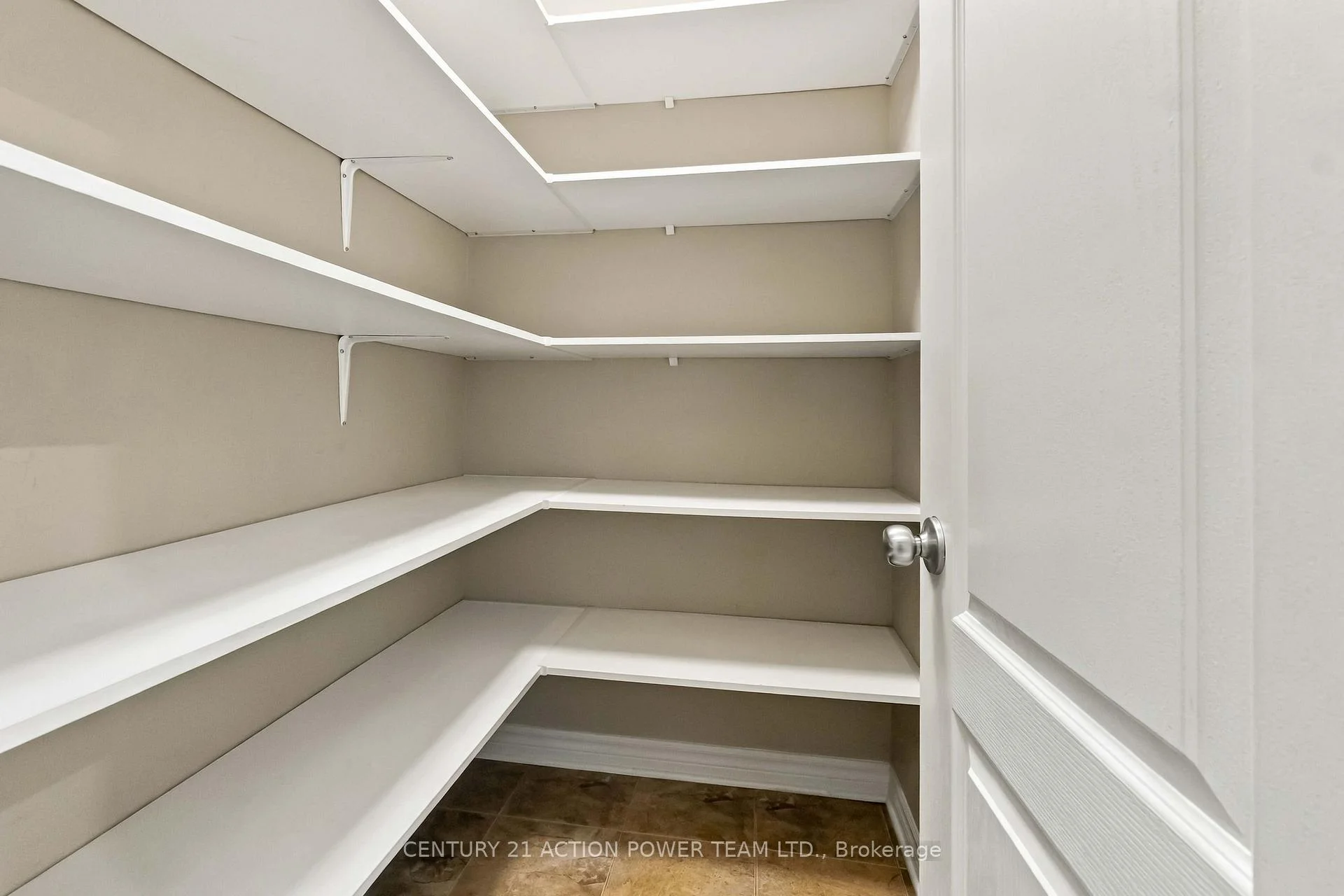 Photo 37 of 703 Mashkig Avenue E, Ottawa, Camelot — HOMEH