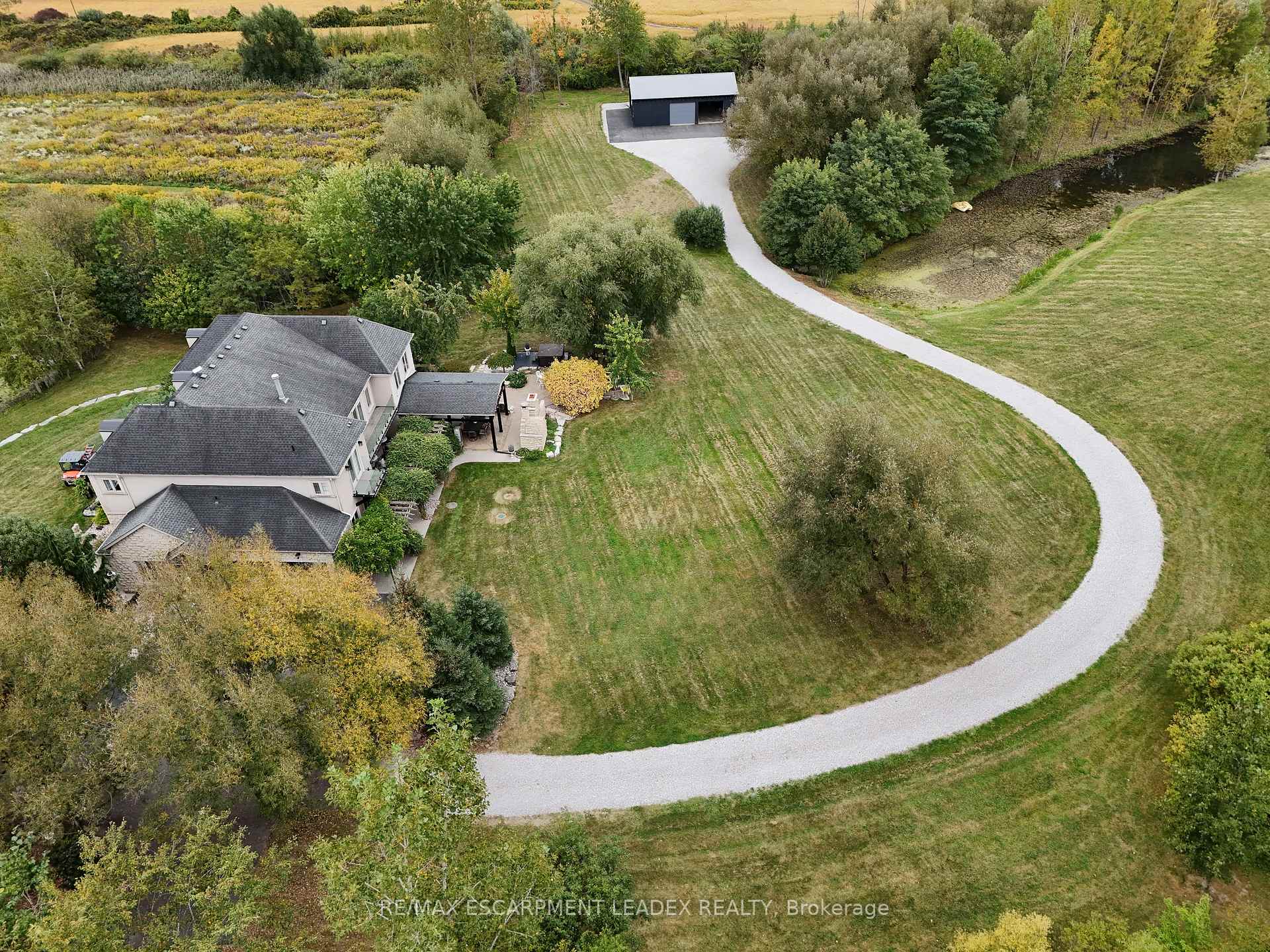 Photo 2 of 740 Fiddlers Green Road, Hamilton, Ancaster — HOMEH