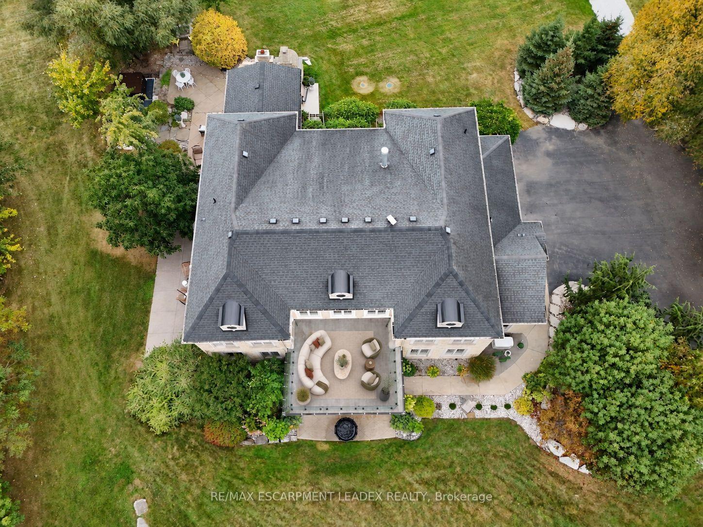 Photo 3 of 740 Fiddlers Green Road, Hamilton, Ancaster — HOMEH