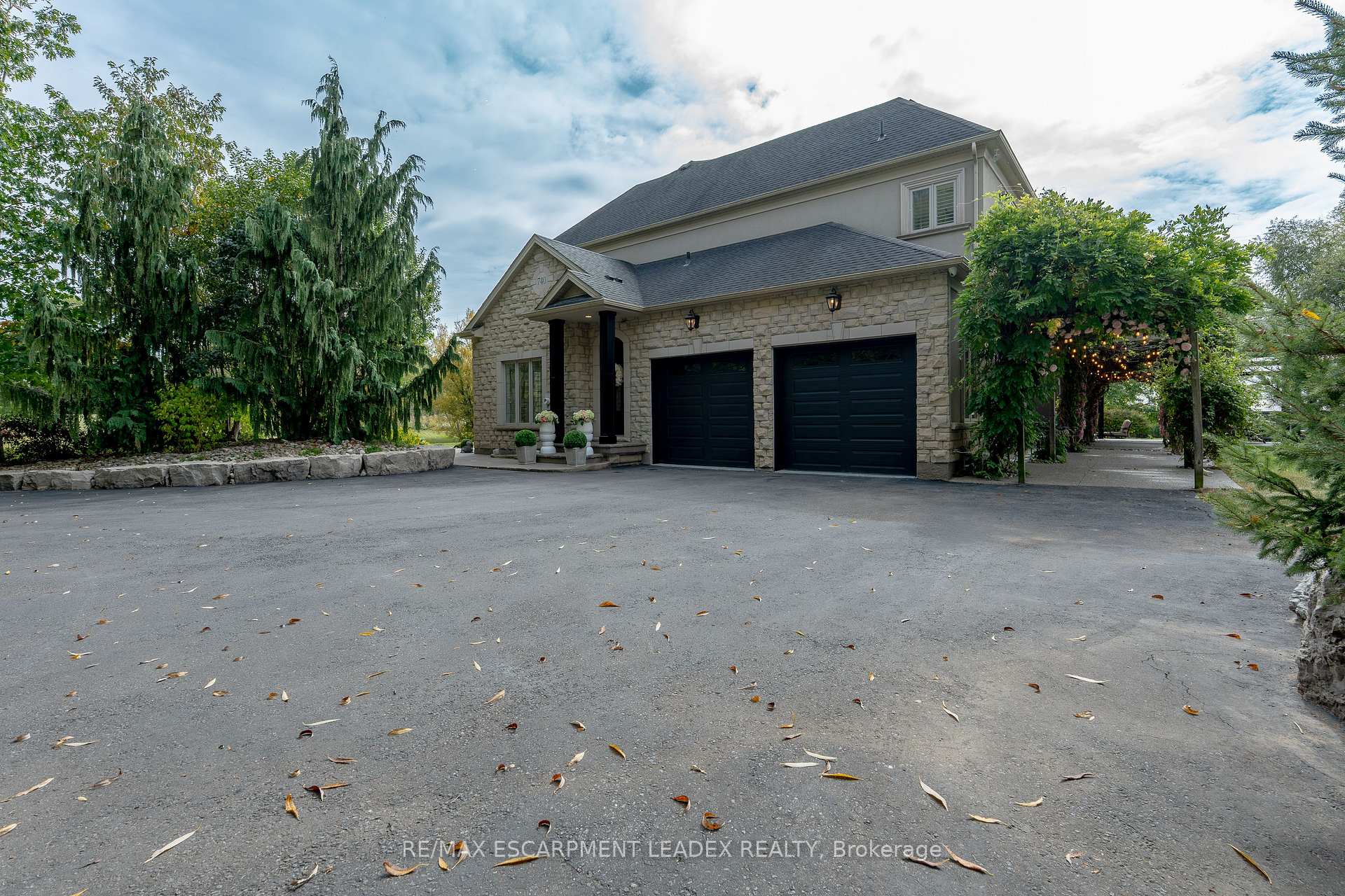 Photo 19 of 740 Fiddlers Green Road, Hamilton, Ancaster — HOMEH