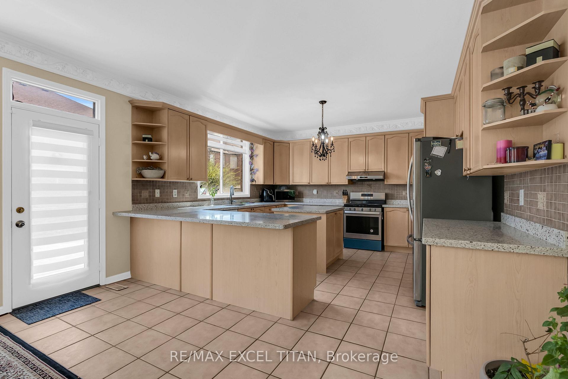 Photo 14 of 7 Braydon Boulevard, Brampton, Vales of Castlemore — HOMEH