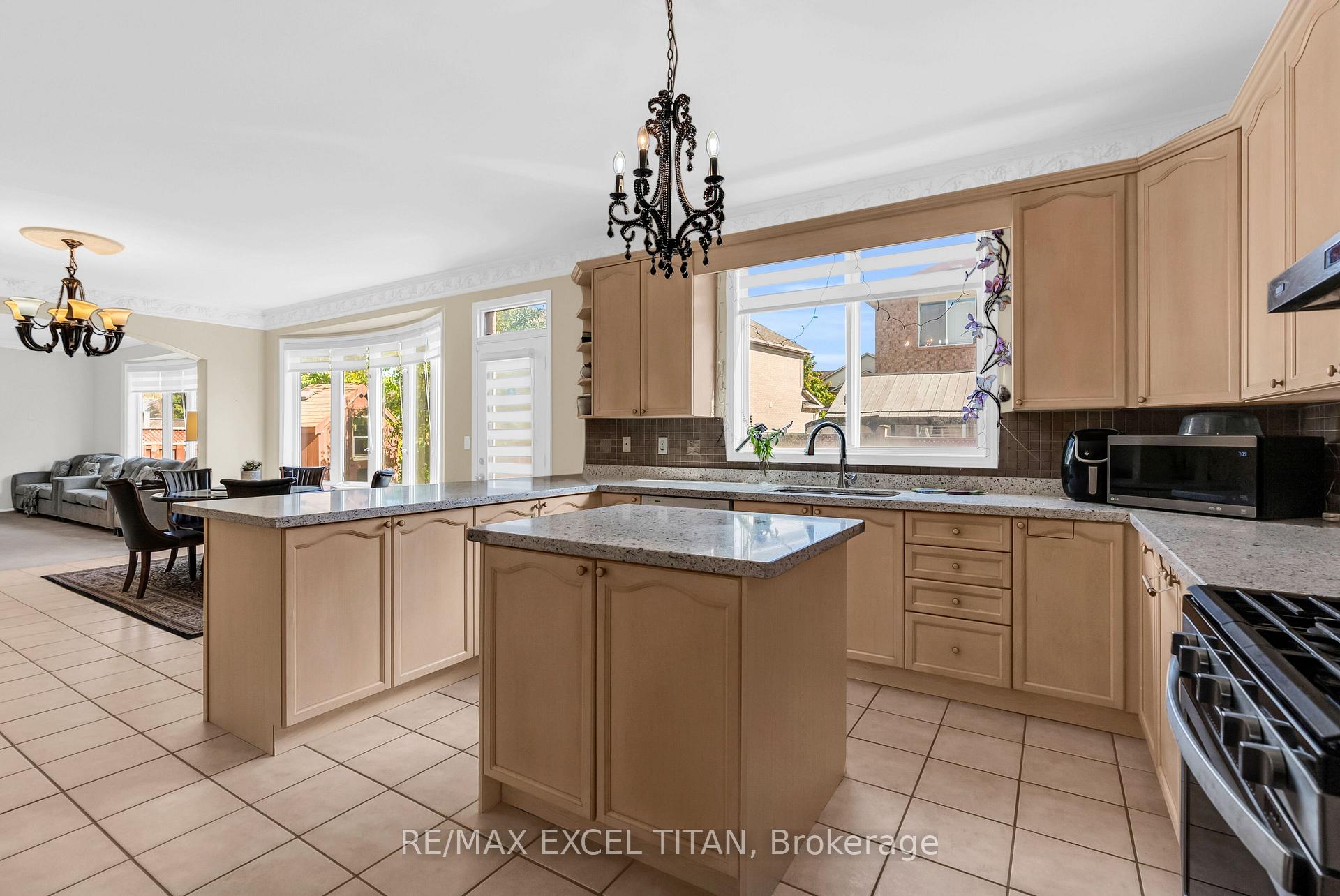Photo 15 of 7 Braydon Boulevard, Brampton, Vales of Castlemore — HOMEH