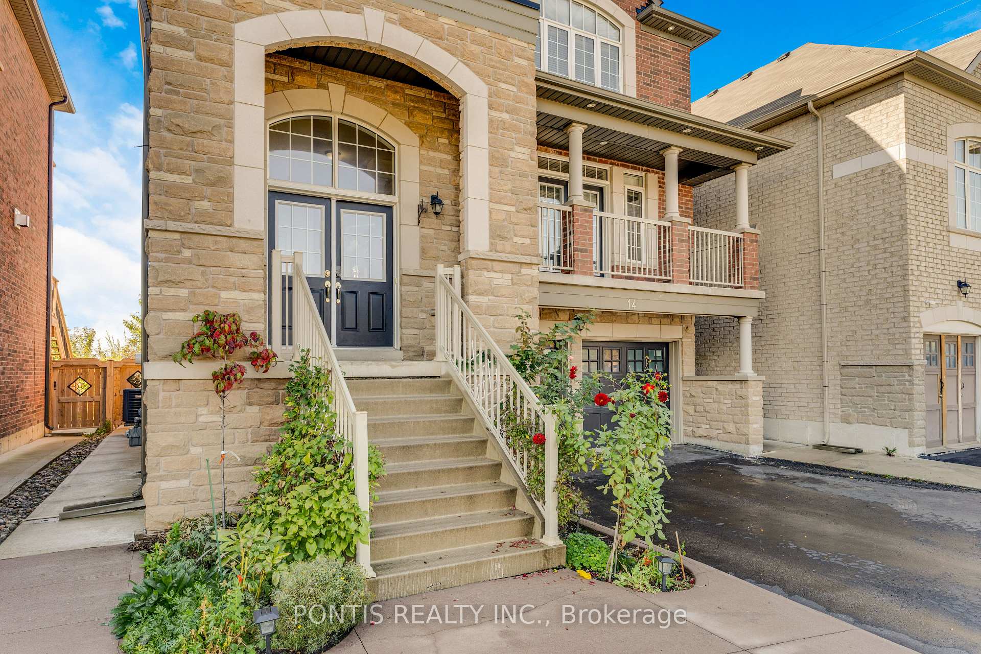 Photo 3 of 14 Arrowstone Court, Brampton, Sandringham-Wellington — HOMEH