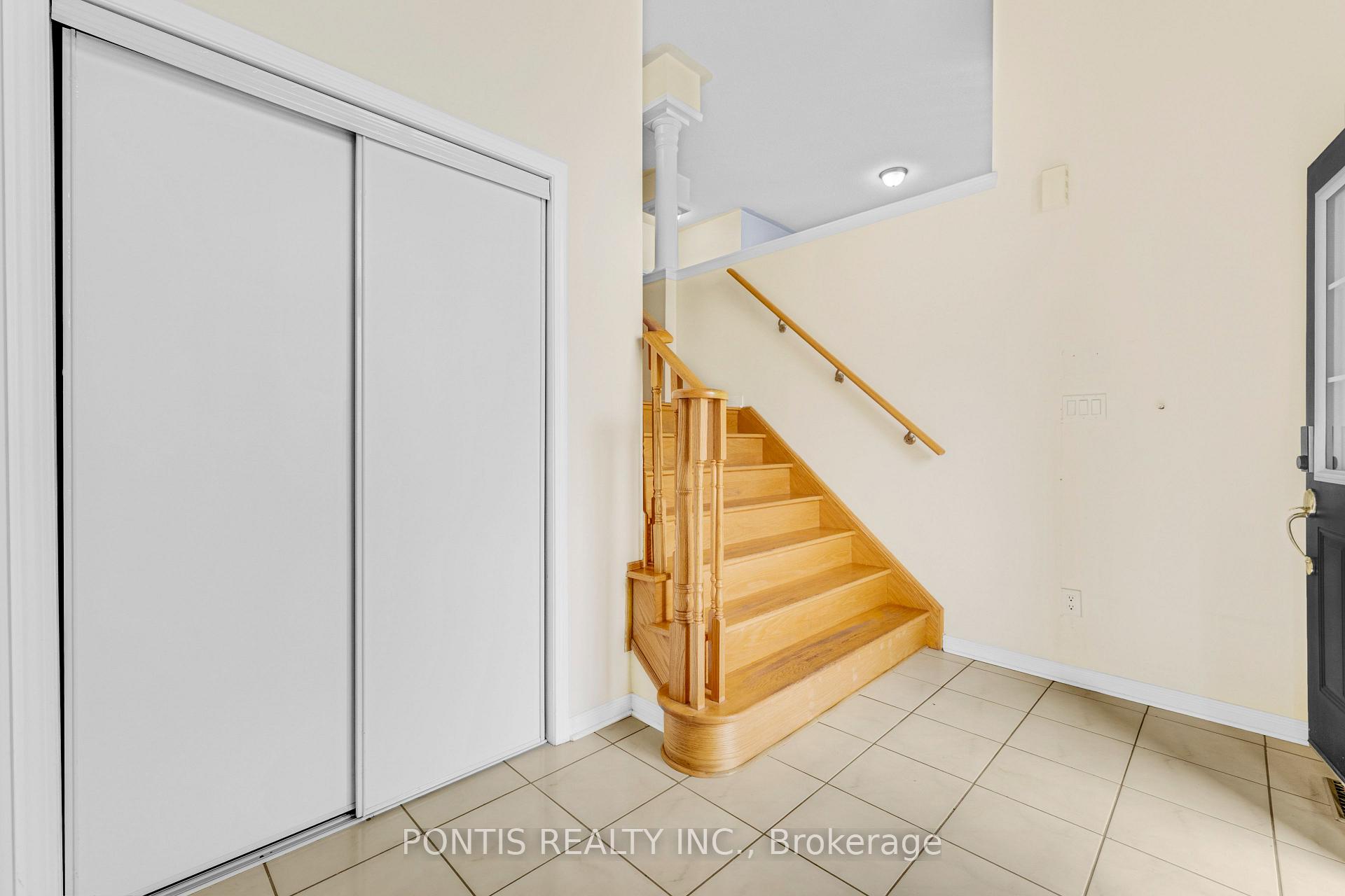 Photo 4 of 14 Arrowstone Court, Brampton, Sandringham-Wellington — HOMEH