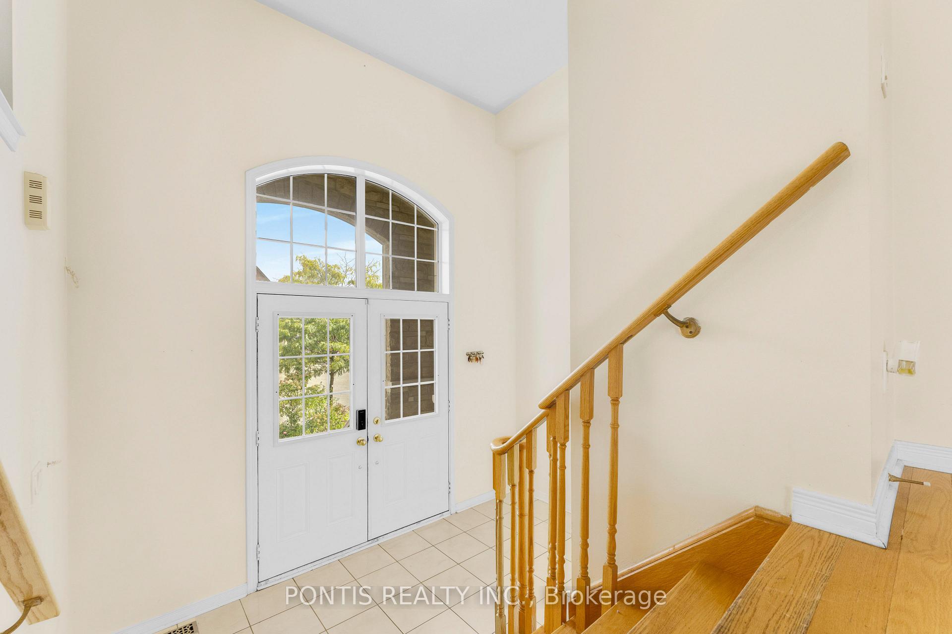 Photo 5 of 14 Arrowstone Court, Brampton, Sandringham-Wellington — HOMEH