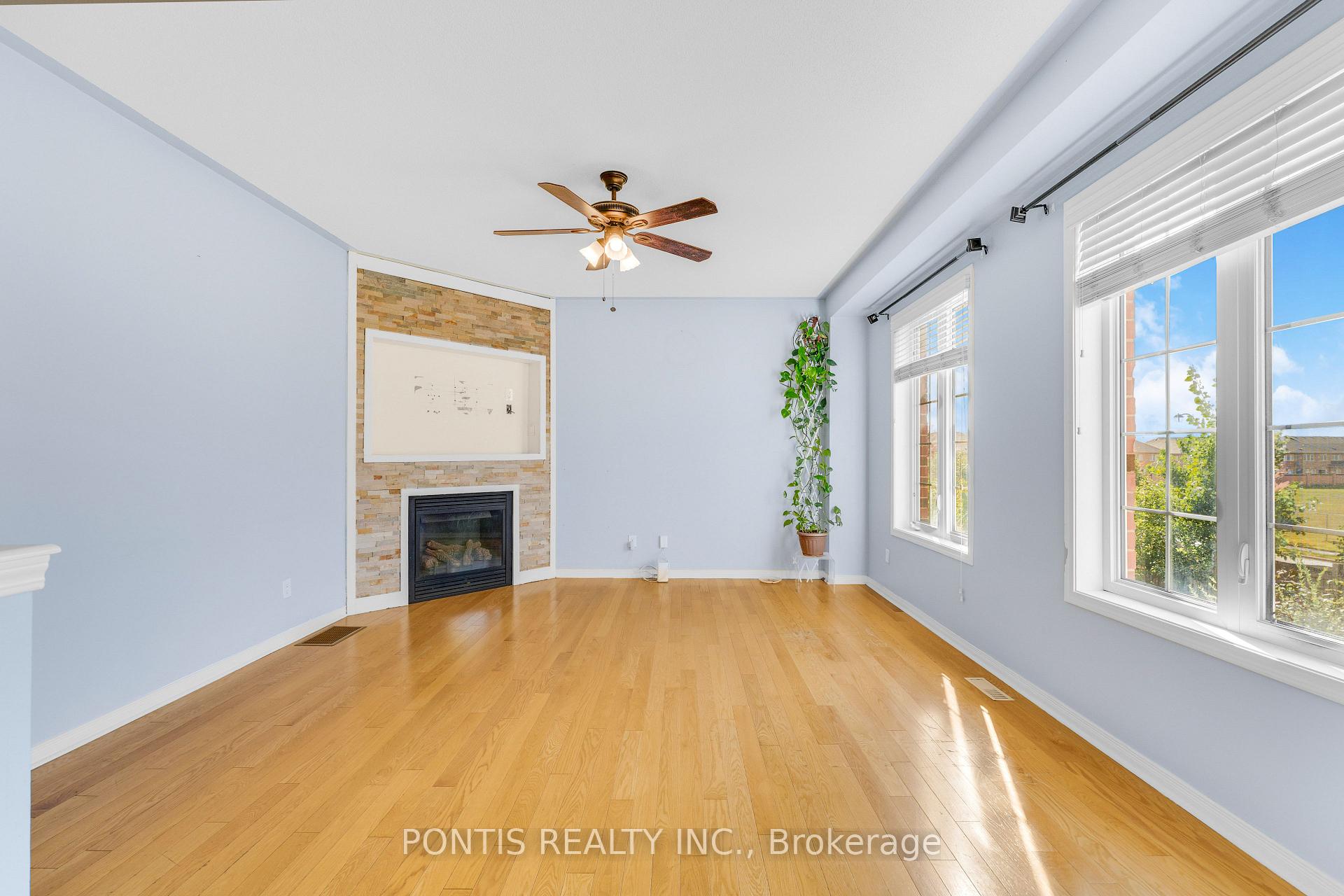 Photo 10 of 14 Arrowstone Court, Brampton, Sandringham-Wellington — HOMEH