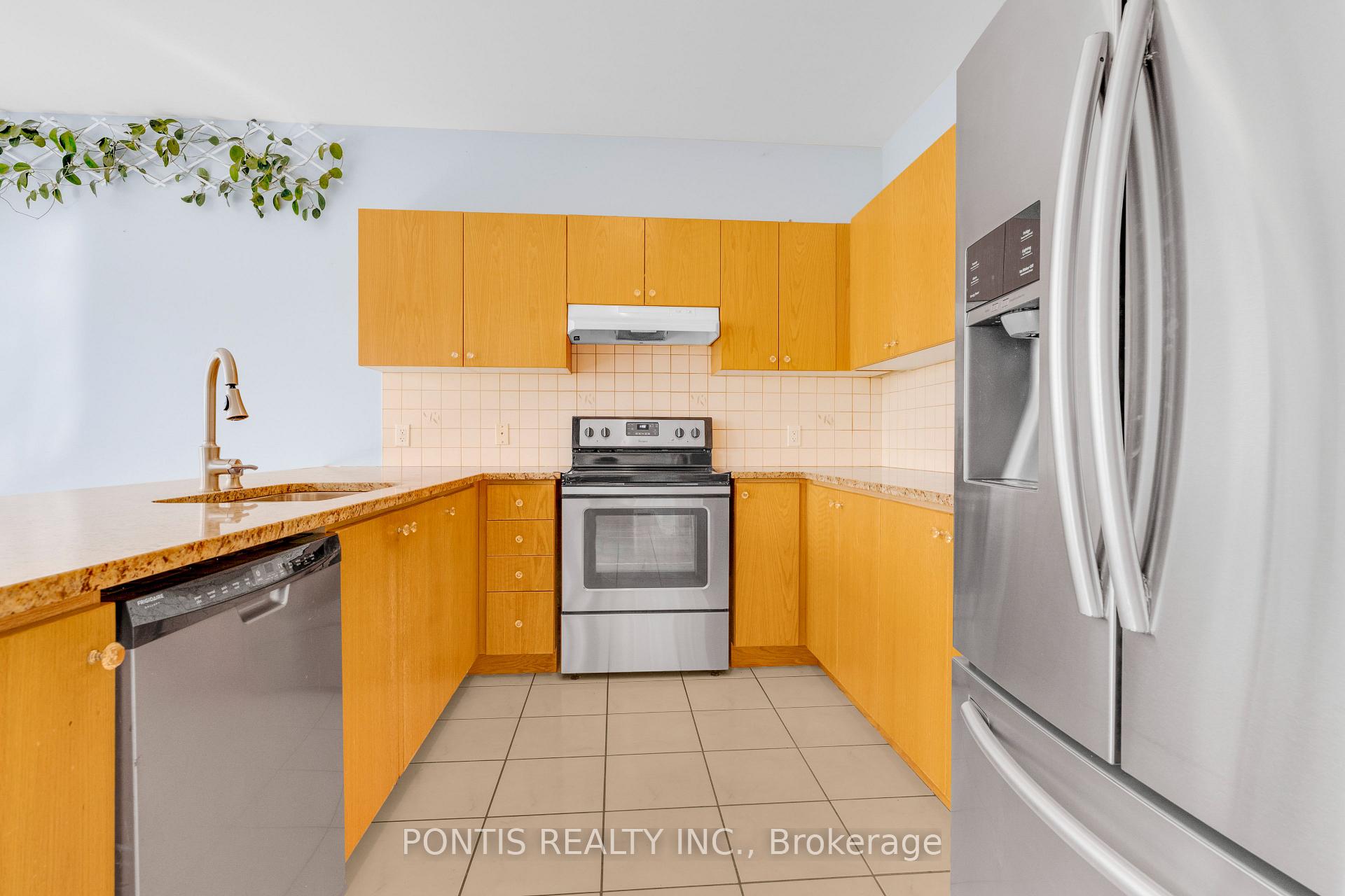 Photo 15 of 14 Arrowstone Court, Brampton, Sandringham-Wellington — HOMEH