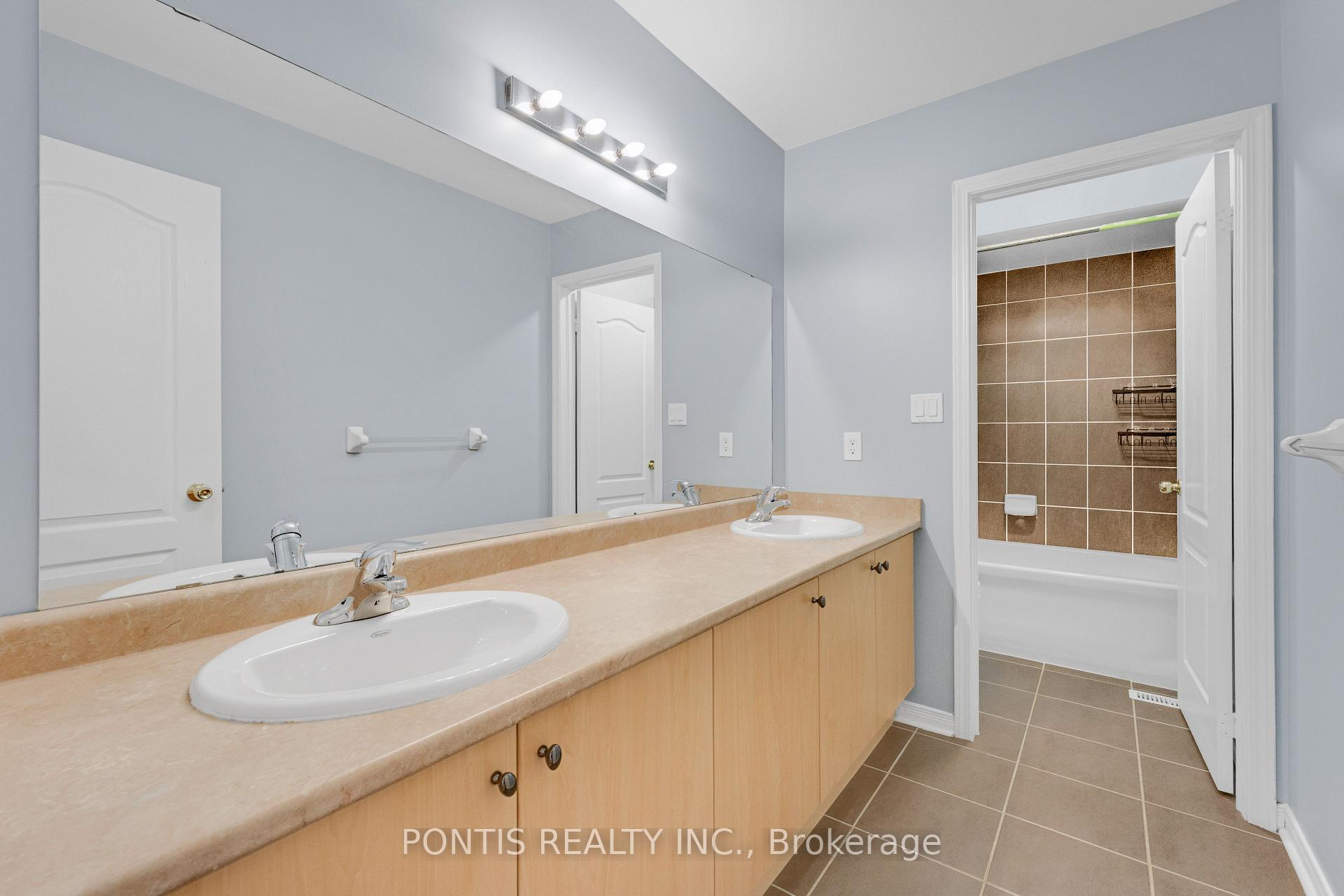 Photo 39 of 14 Arrowstone Court, Brampton, Sandringham-Wellington — HOMEH