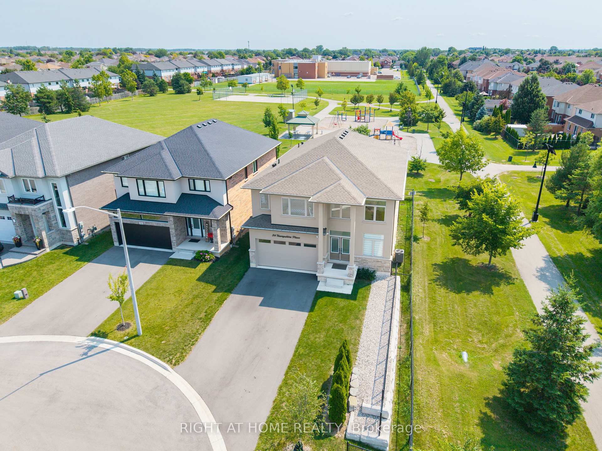 Photo 7 of 34 Hampshire Place, Hamilton, Stoney Creek Mountain — HOMEH