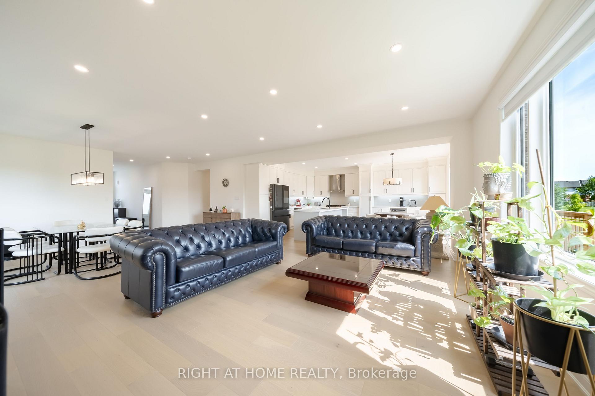 Photo 10 of 34 Hampshire Place, Hamilton, Stoney Creek Mountain — HOMEH