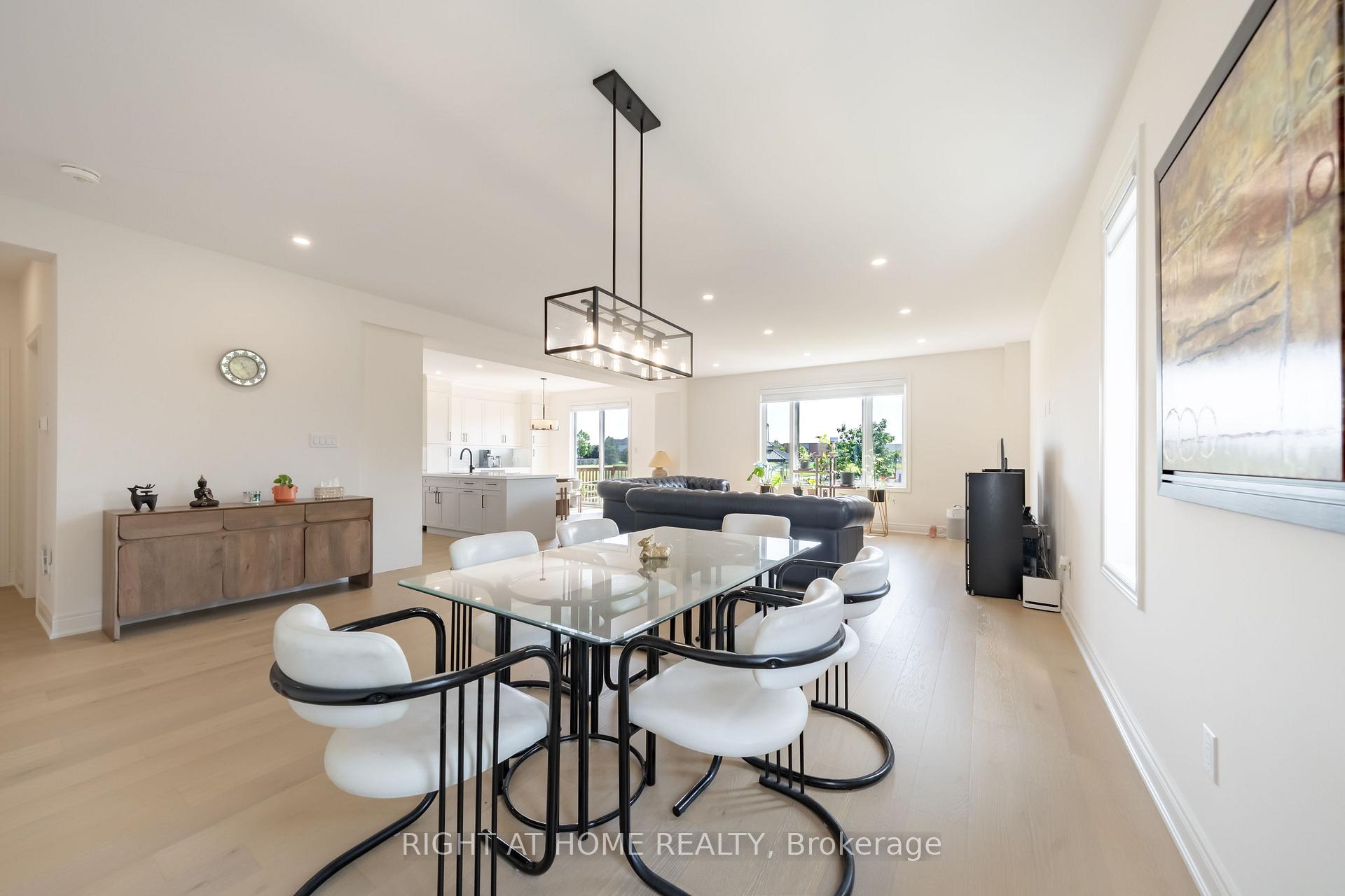Photo 11 of 34 Hampshire Place, Hamilton, Stoney Creek Mountain — HOMEH