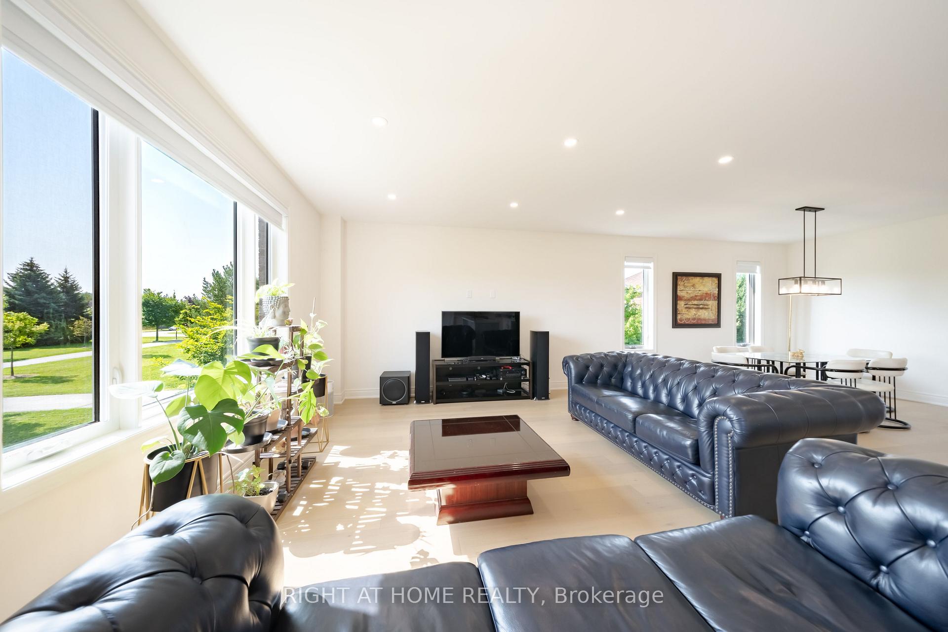 Photo 13 of 34 Hampshire Place, Hamilton, Stoney Creek Mountain — HOMEH