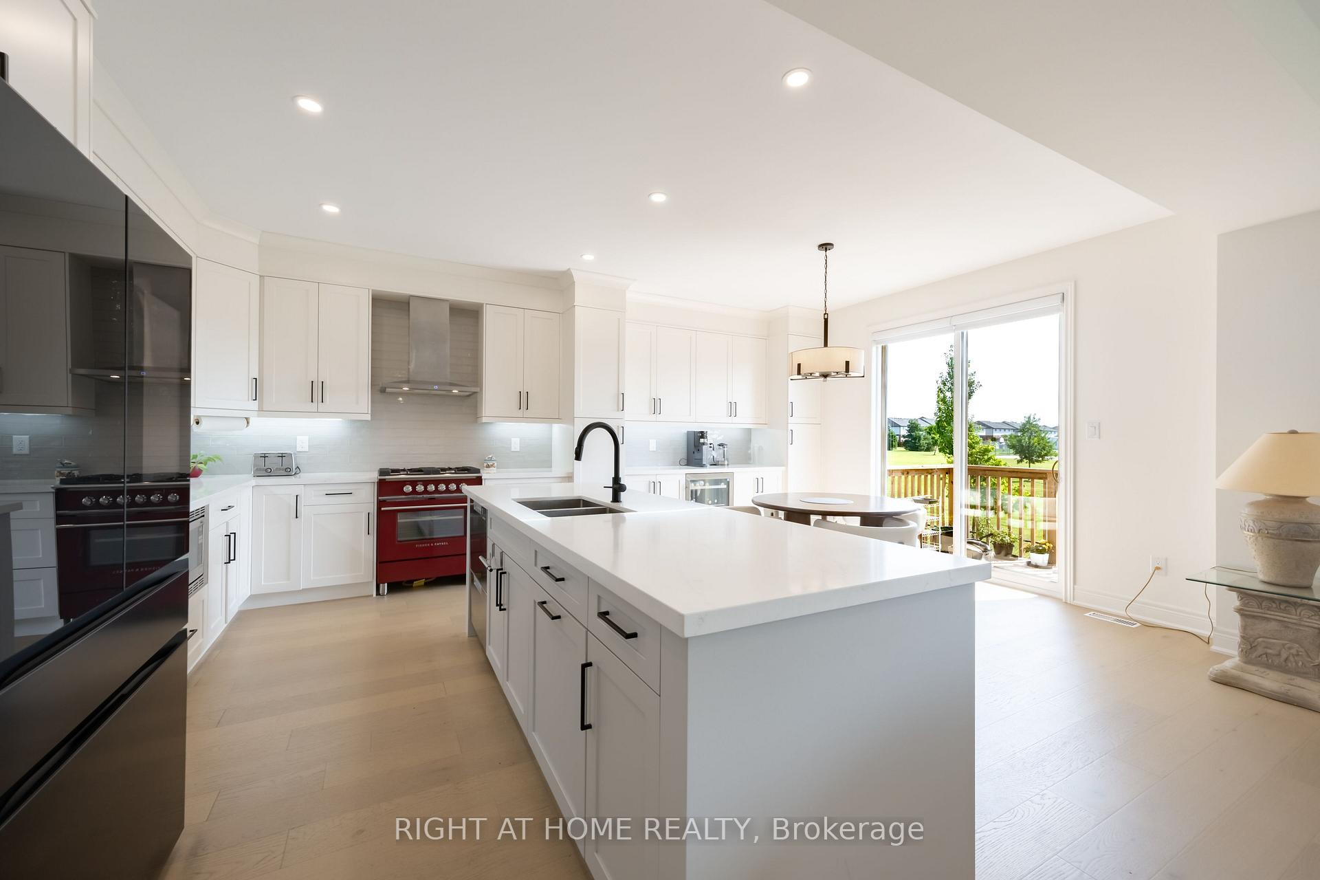 Photo 14 of 34 Hampshire Place, Hamilton, Stoney Creek Mountain — HOMEH