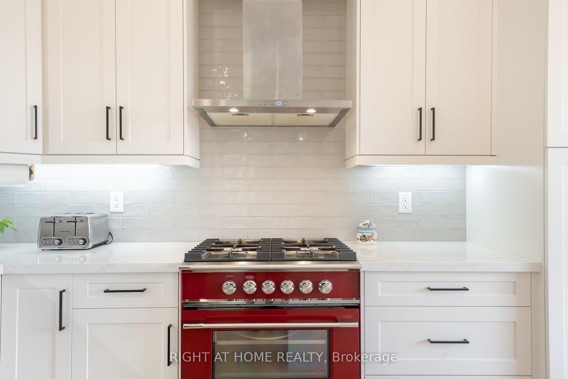 Photo 17 of 34 Hampshire Place, Hamilton, Stoney Creek Mountain — HOMEH
