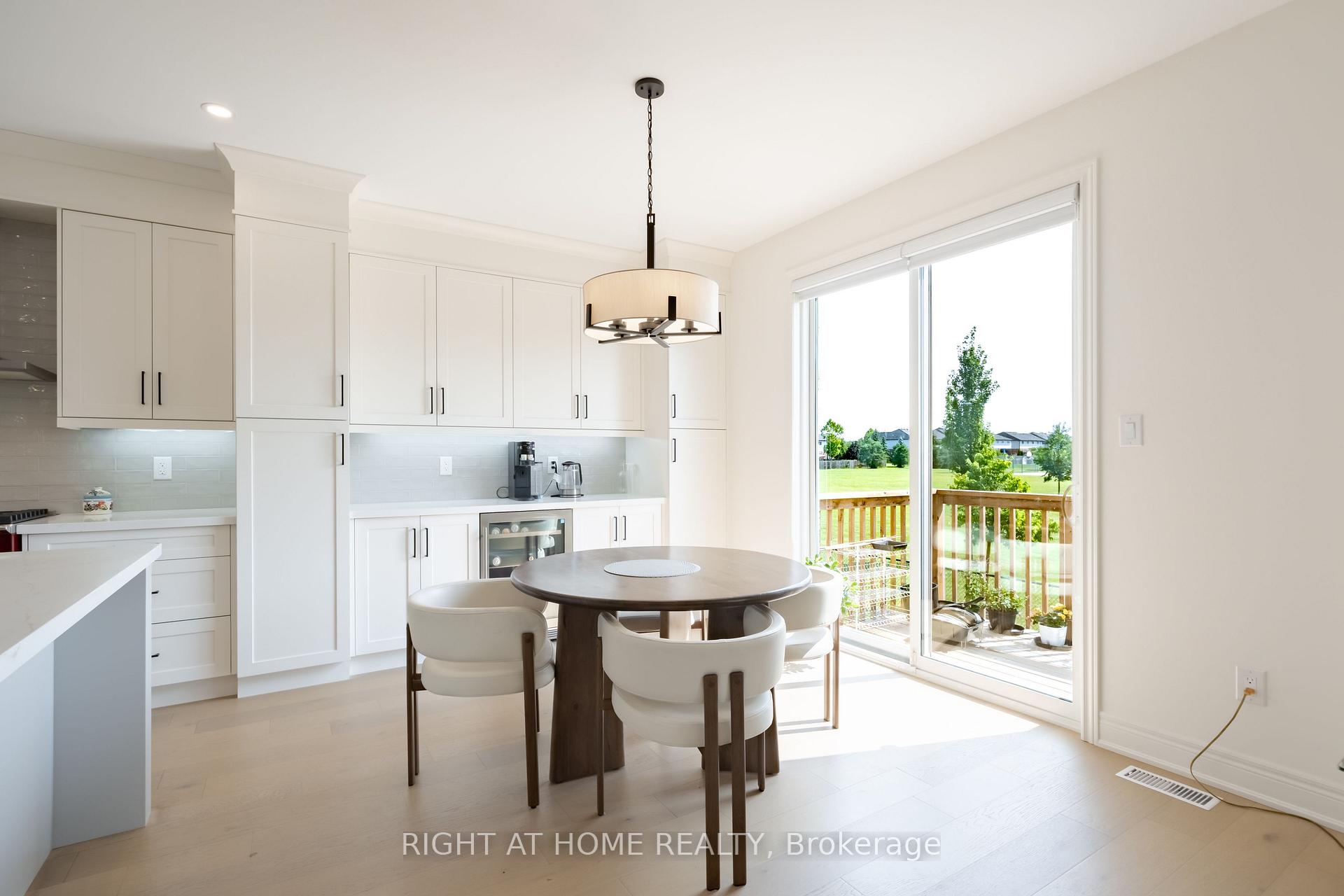 Photo 18 of 34 Hampshire Place, Hamilton, Stoney Creek Mountain — HOMEH