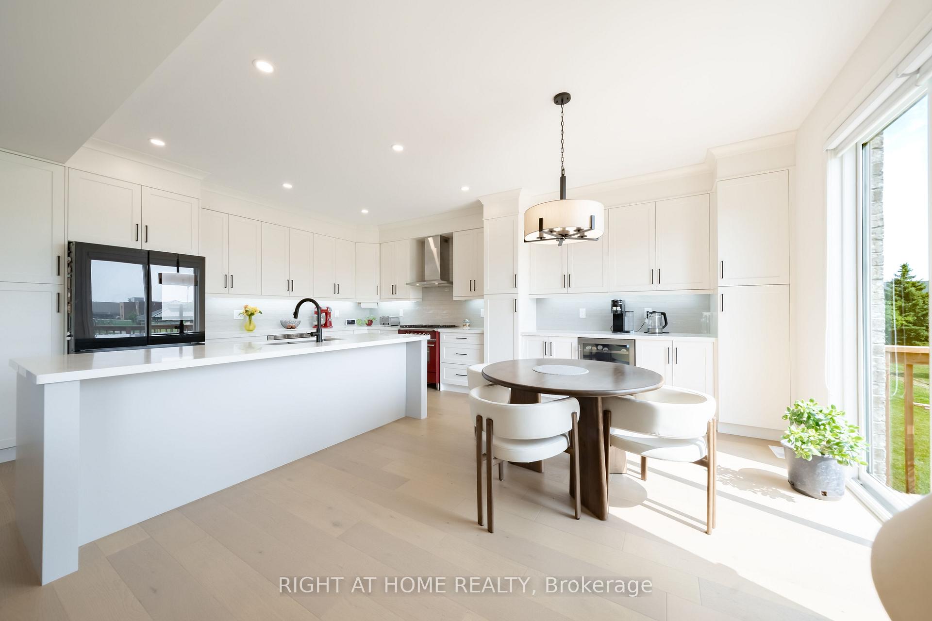 Photo 23 of 34 Hampshire Place, Hamilton, Stoney Creek Mountain — HOMEH