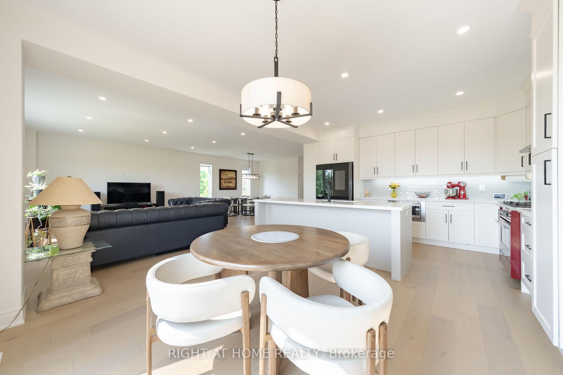 Photo 24 of 34 Hampshire Place, Hamilton, Stoney Creek Mountain — HOMEH