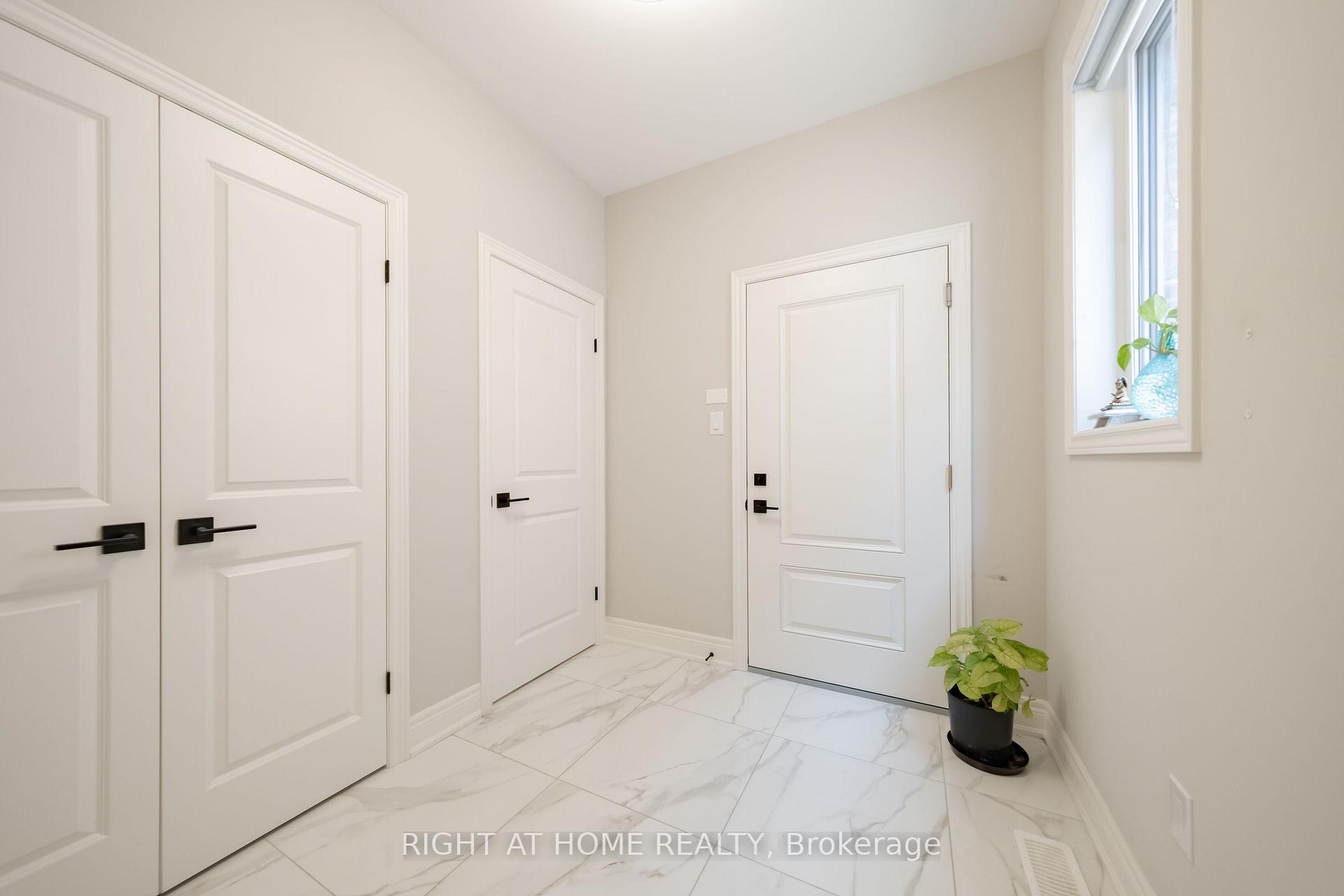 Photo 27 of 34 Hampshire Place, Hamilton, Stoney Creek Mountain — HOMEH