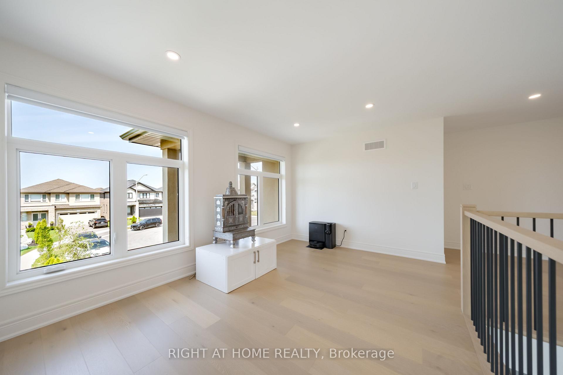 Photo 31 of 34 Hampshire Place, Hamilton, Stoney Creek Mountain — HOMEH
