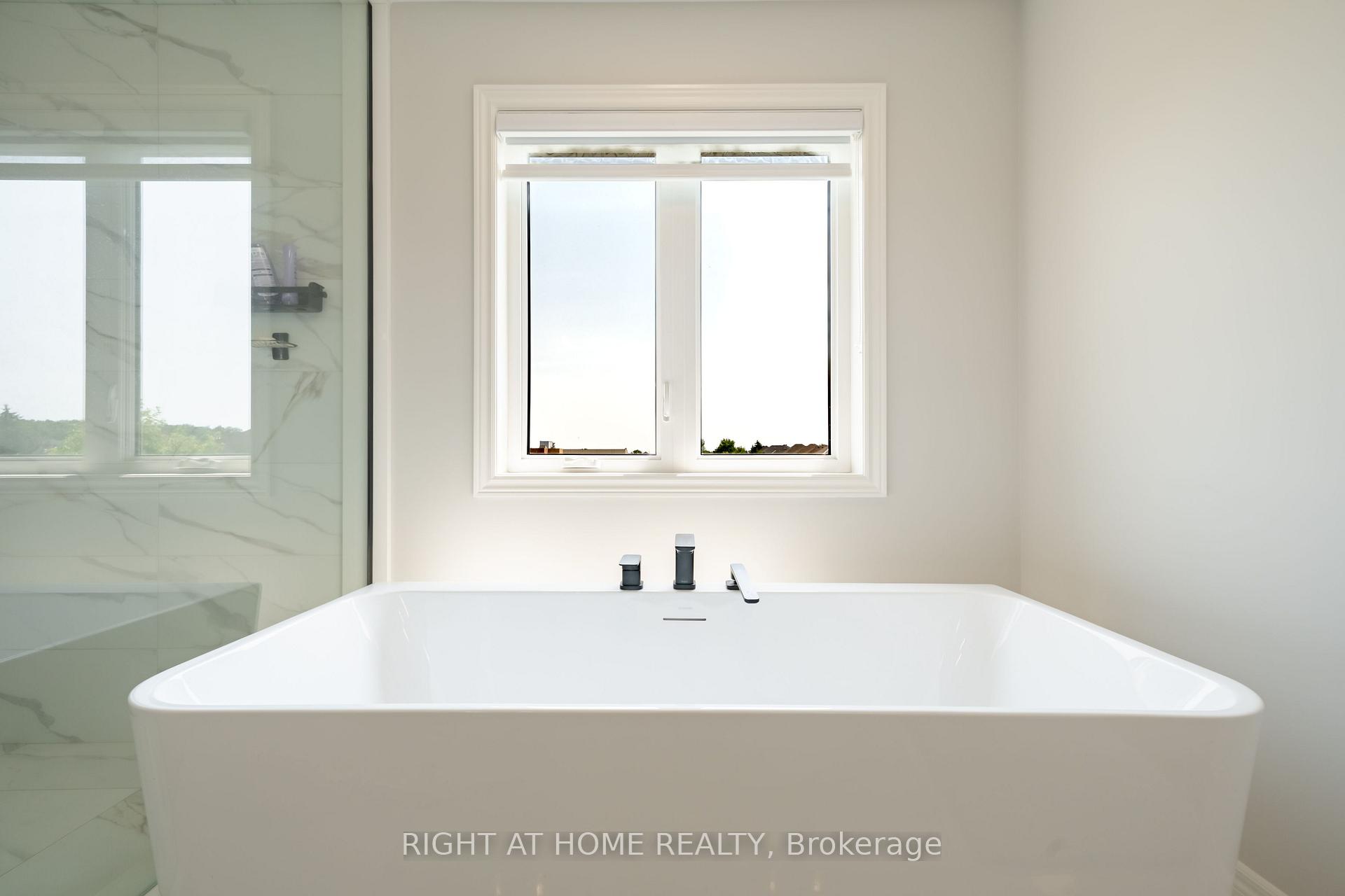 Photo 36 of 34 Hampshire Place, Hamilton, Stoney Creek Mountain — HOMEH