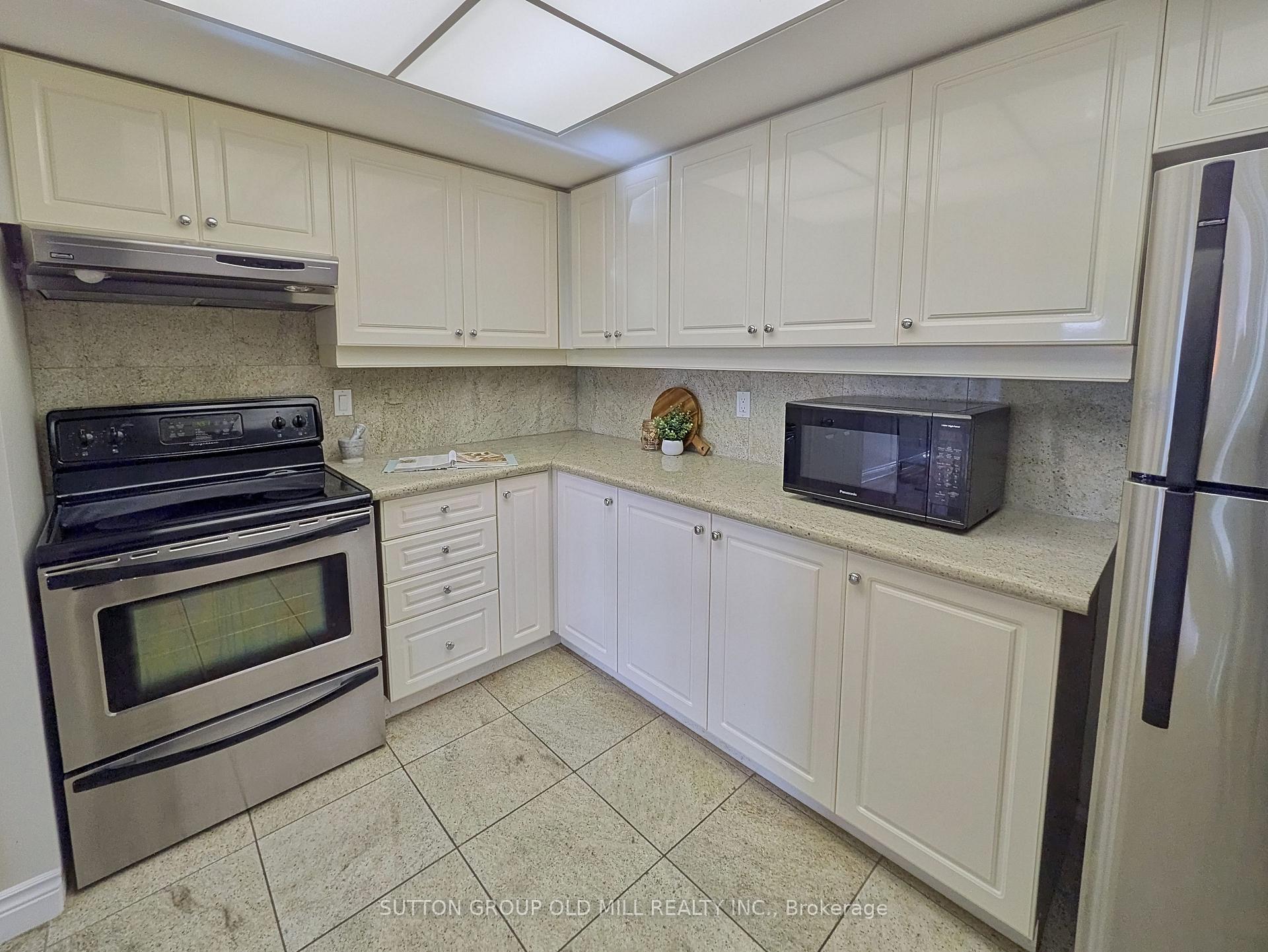 Photo 8 of Unit 1512, 99 Harbour Square, Toronto, Waterfront Communities — HOMEH