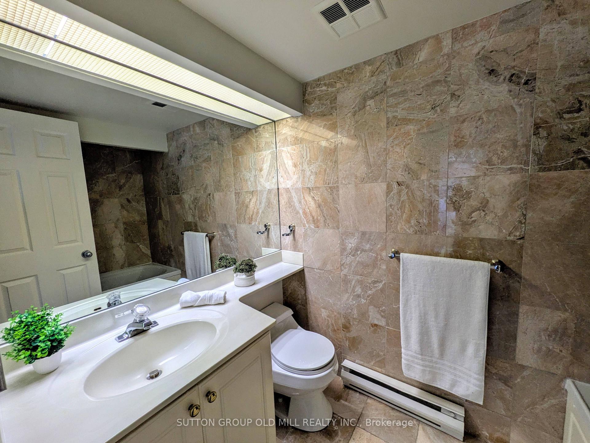 Photo 10 of Unit 1512, 99 Harbour Square, Toronto, Waterfront Communities — HOMEH