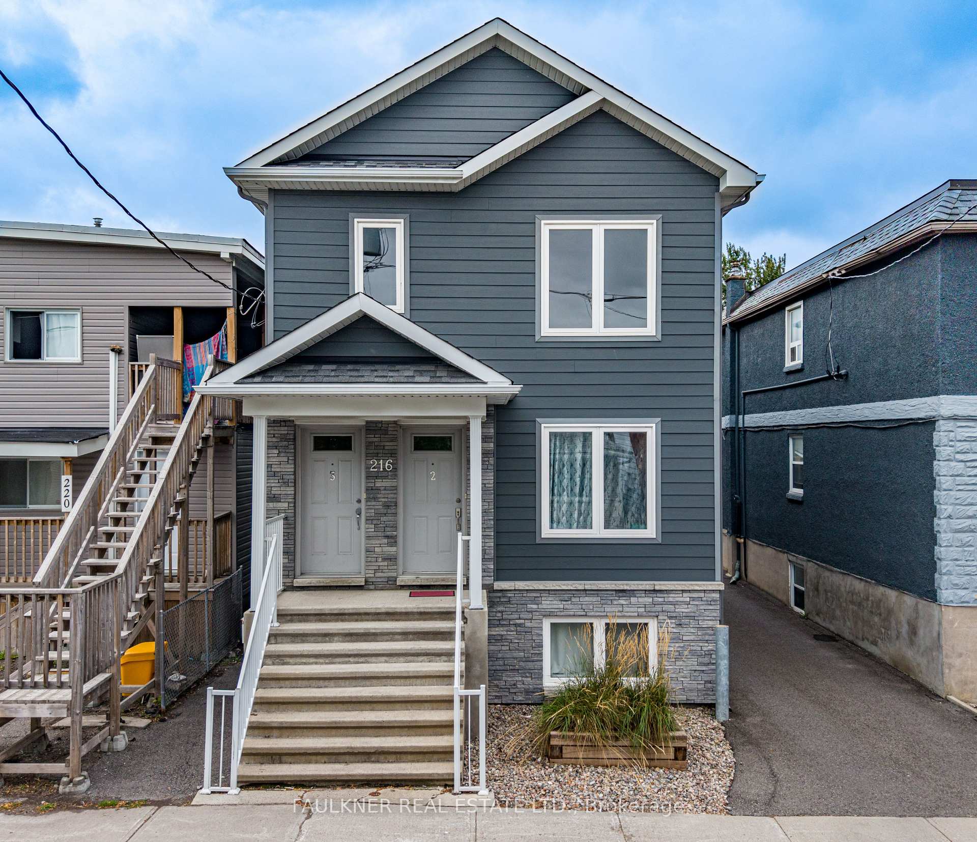 Photo of 216 Carillon Street