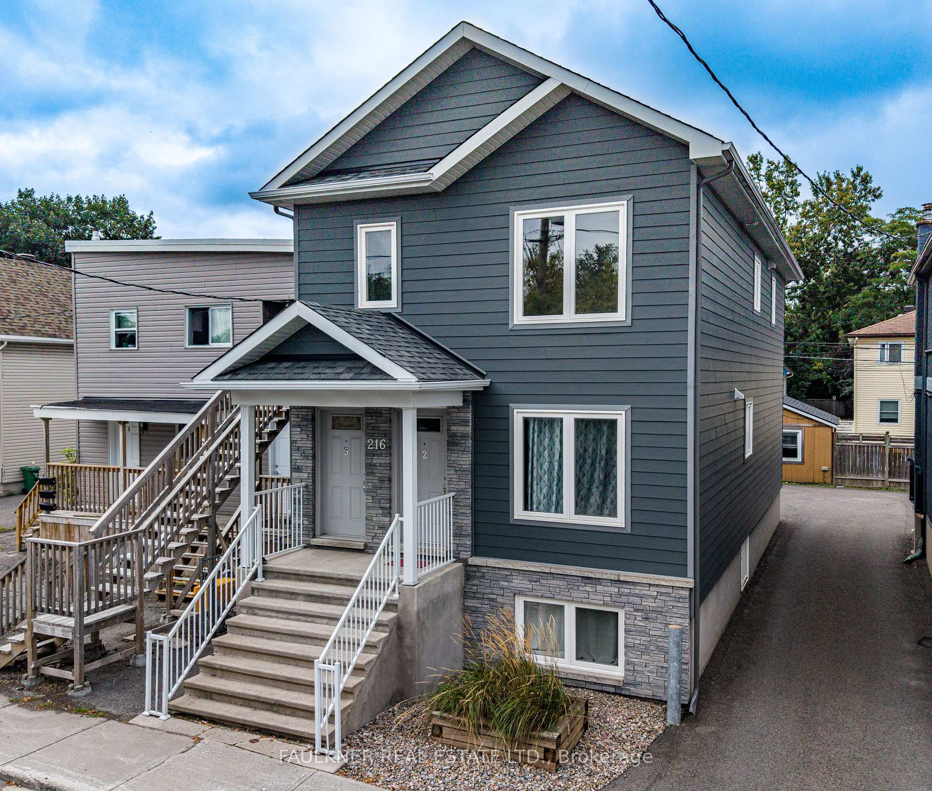 Photo 2 of 216 Carillon Street, Ottawa, Vanier — HOMEH
