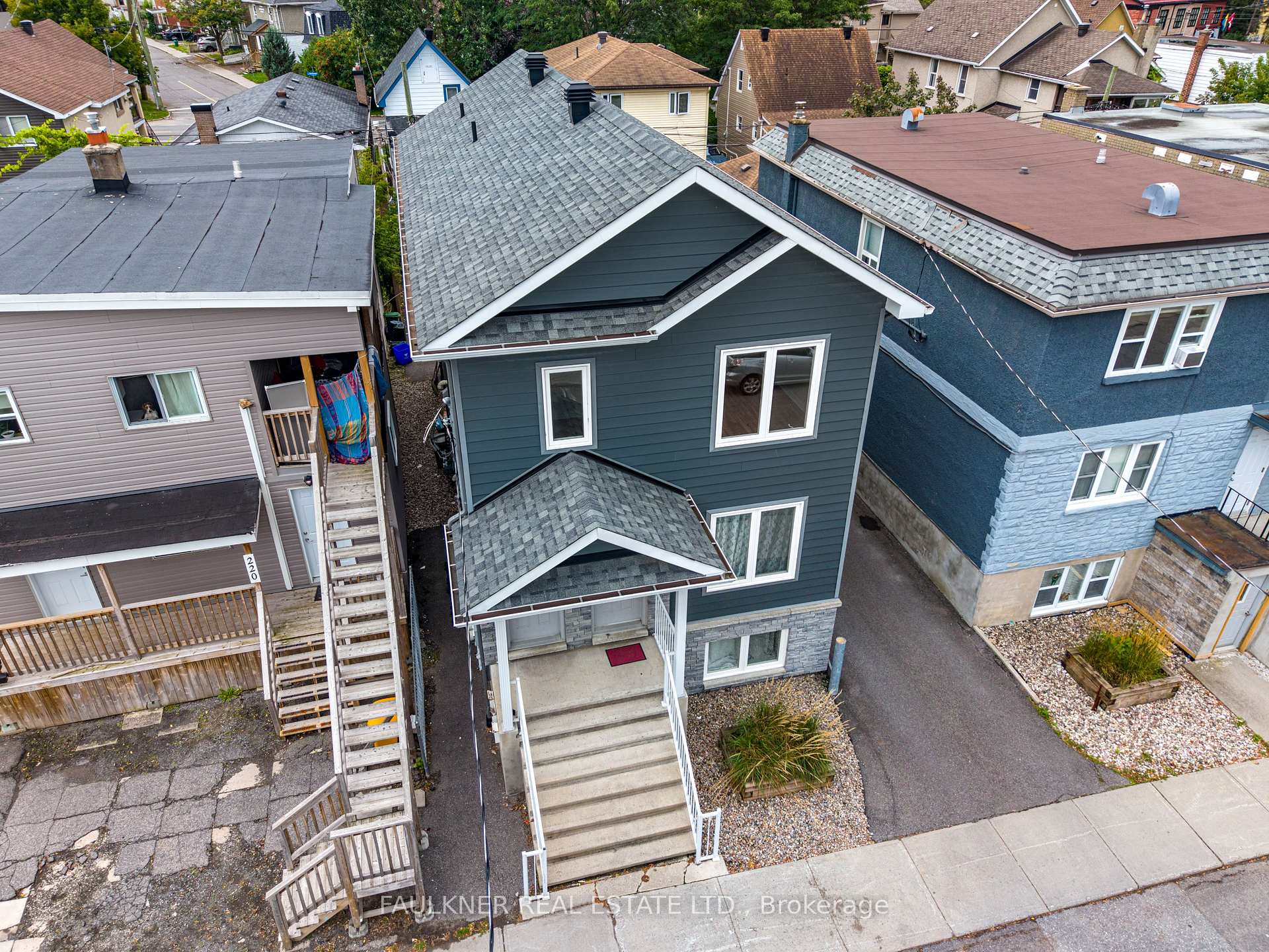 Photo 3 of 216 Carillon Street, Ottawa, Vanier — HOMEH