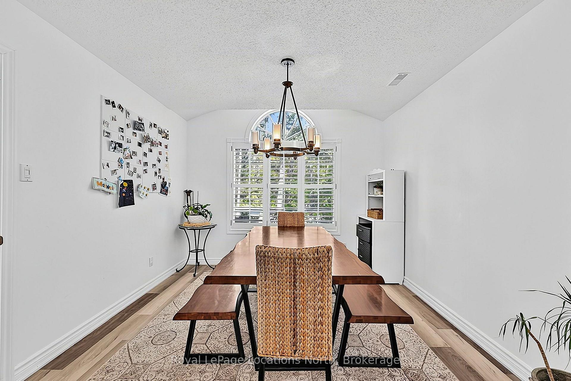 Photo 23 of 39 Forest Drive, Collingwood — HOMEH