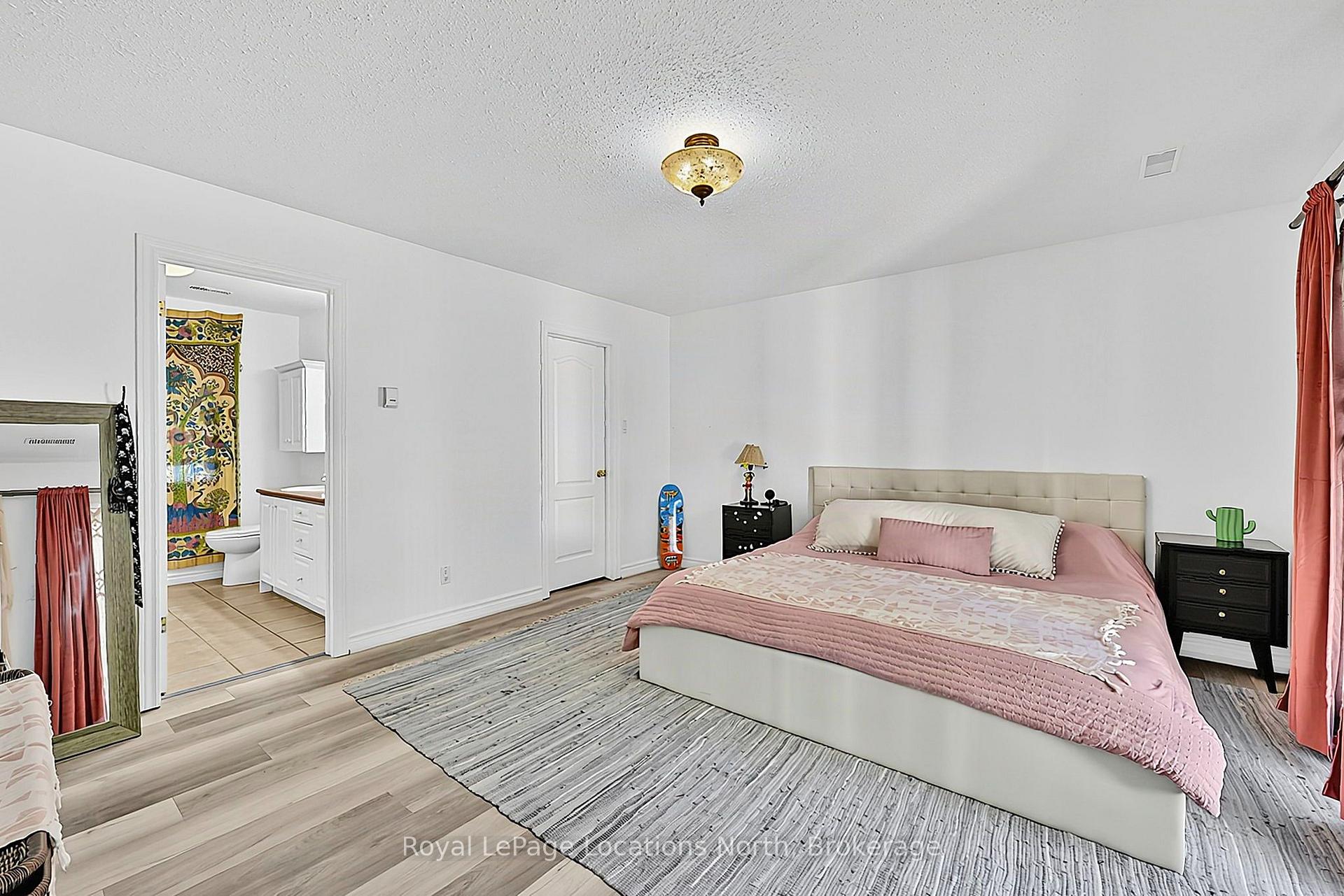 Photo 25 of 39 Forest Drive, Collingwood — HOMEH