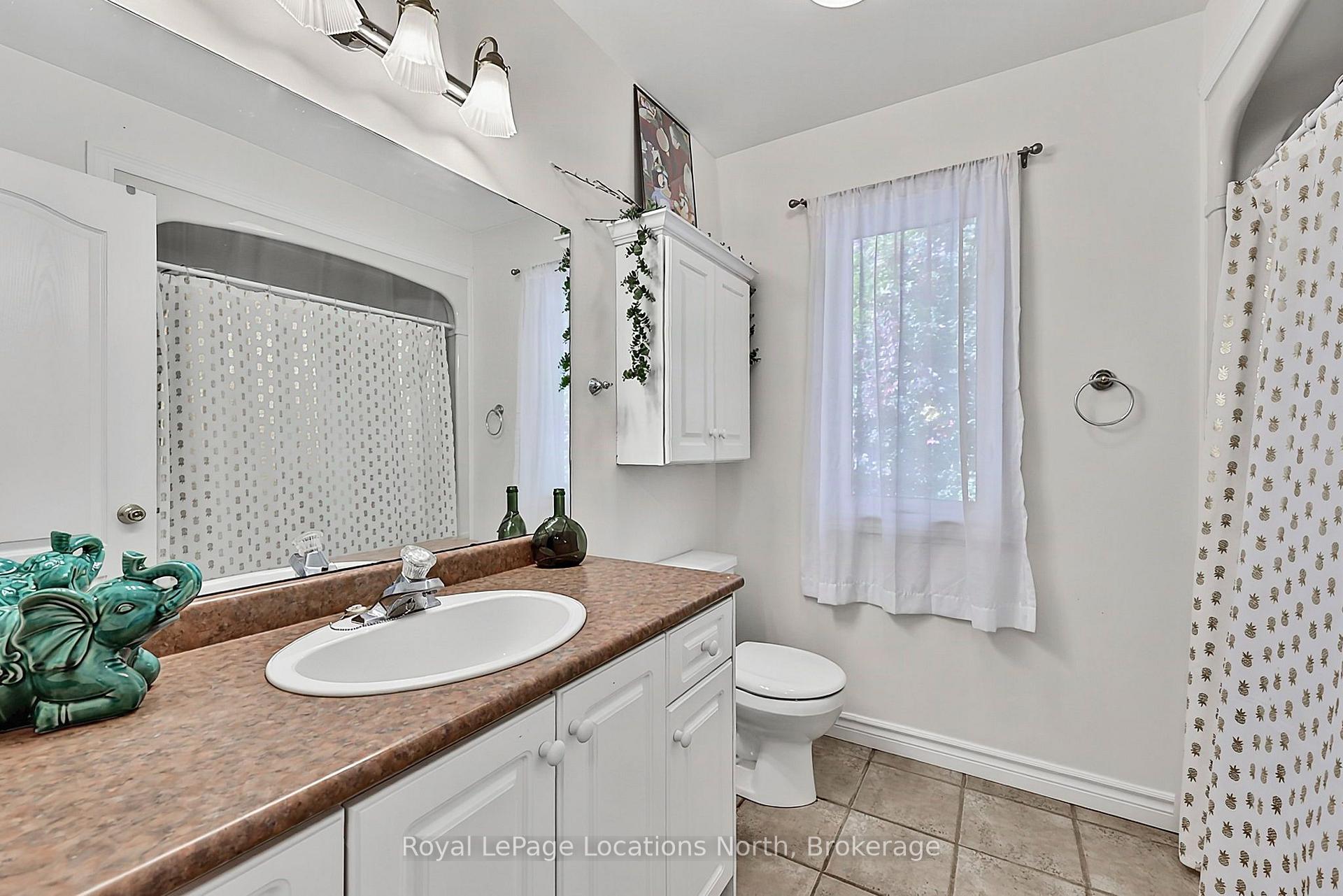 Photo 33 of 39 Forest Drive, Collingwood — HOMEH
