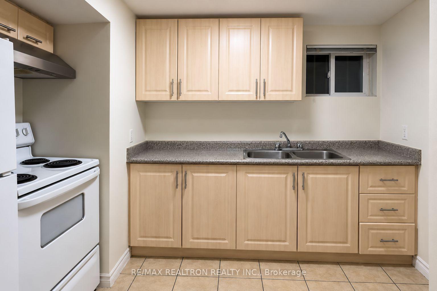 Photo 4 of Unit #2Bed BSMNT, 468 Windhurst Gate, Richmond Hill, Crosby — HOMEH