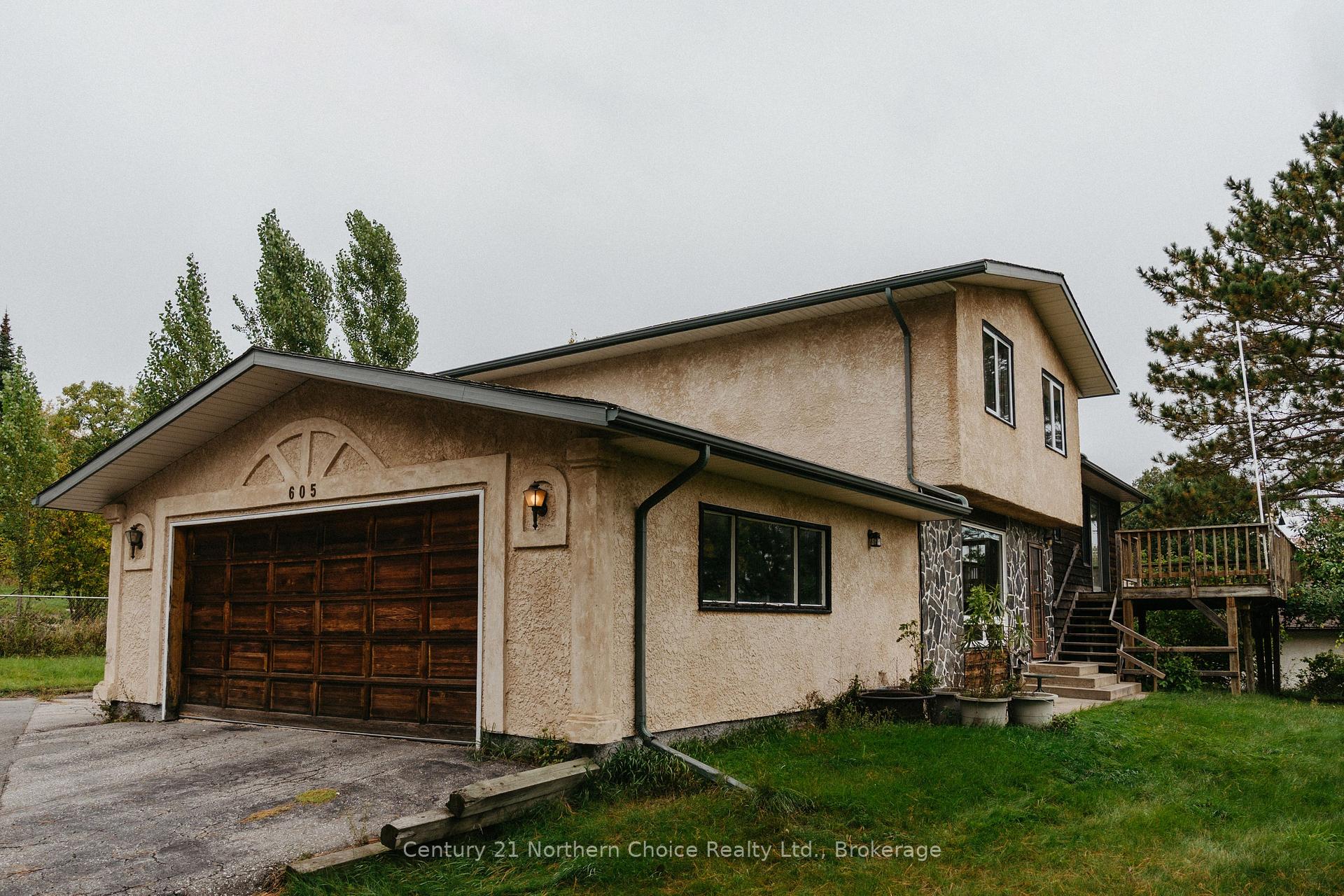 Photo 3 of 605 Ninth Street, Kenora, Keewatin — HOMEH