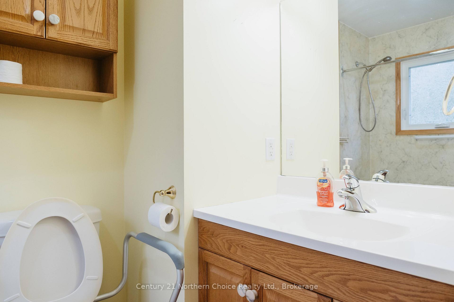 Photo 26 of 605 Ninth Street, Kenora, Keewatin — HOMEH