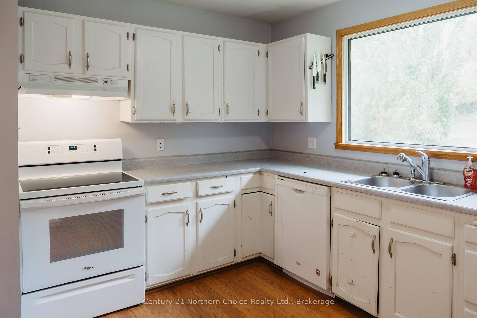 Photo 34 of 605 Ninth Street, Kenora, Keewatin — HOMEH