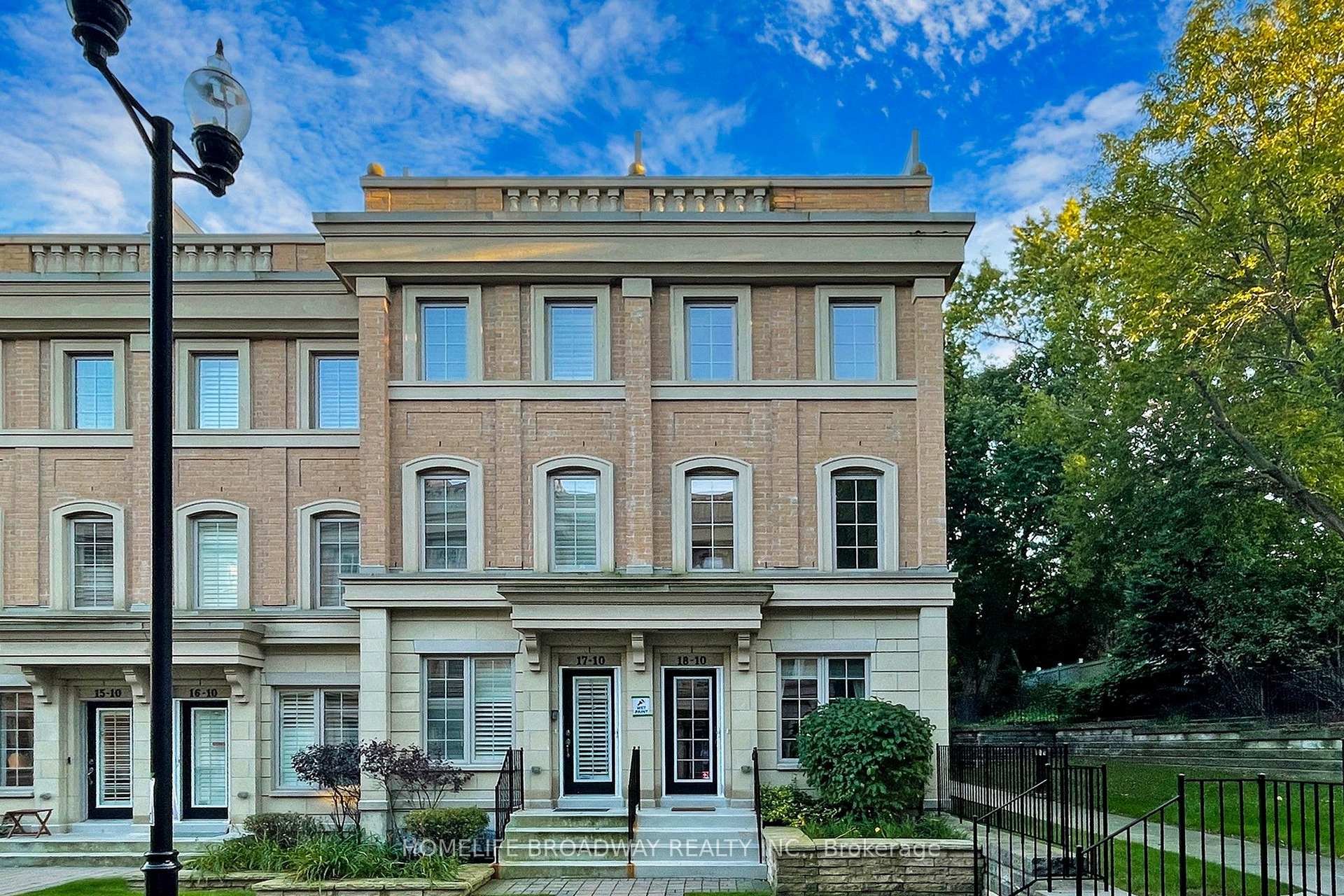 Front of Unit 18, 10 Hargrave Lane