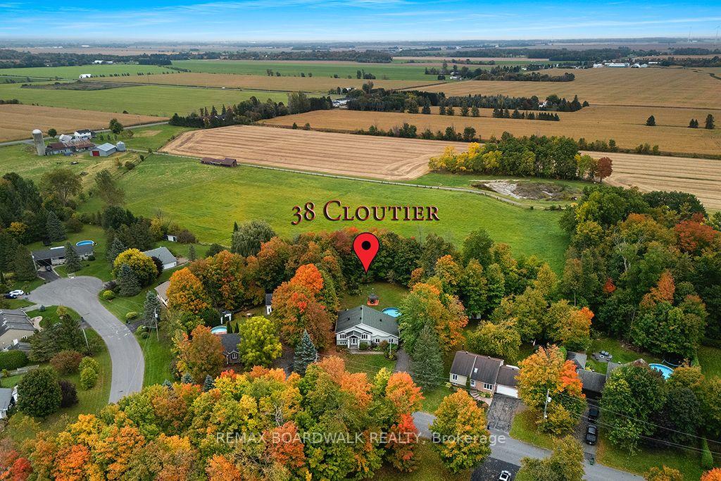 Photo 2 of 38 Cloutier Drive, Russell, Embrun — HOMEH