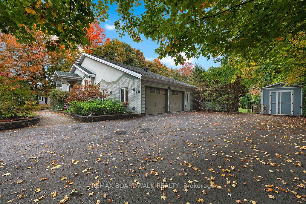 Photo 4 of 38 Cloutier Drive, Russell, Embrun — HOMEH