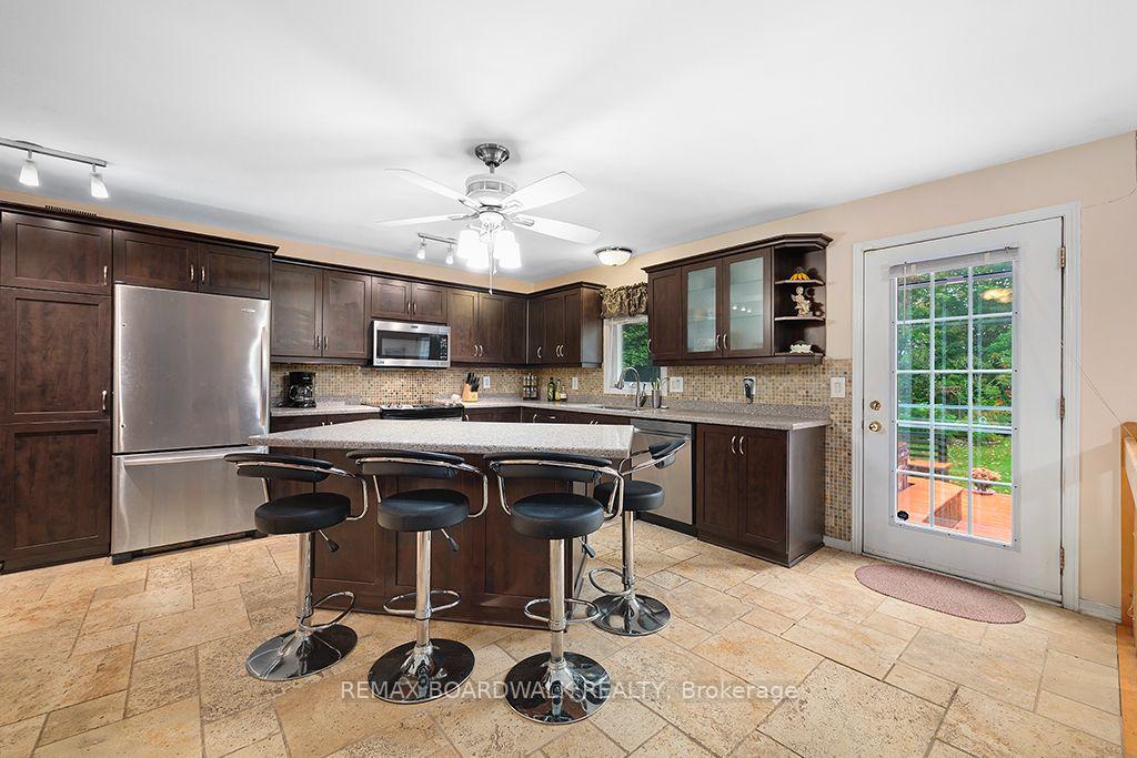 Photo 11 of 38 Cloutier Drive, Russell, Embrun — HOMEH
