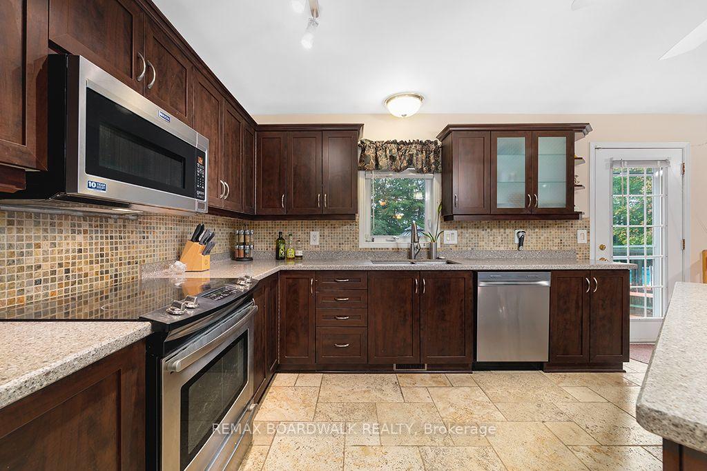 Photo 12 of 38 Cloutier Drive, Russell, Embrun — HOMEH