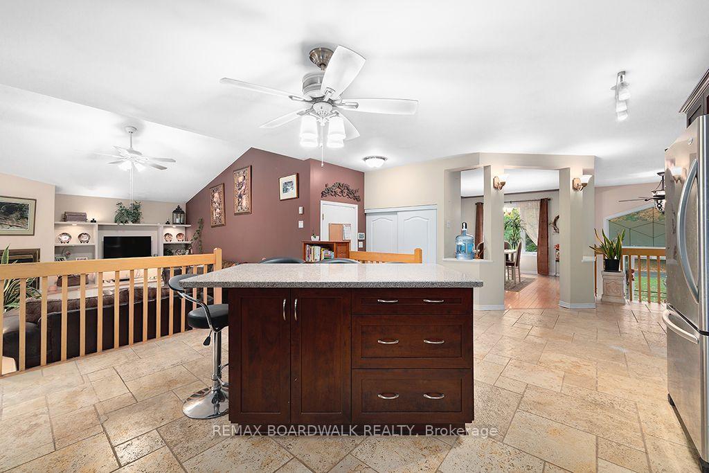 Photo 14 of 38 Cloutier Drive, Russell, Embrun — HOMEH