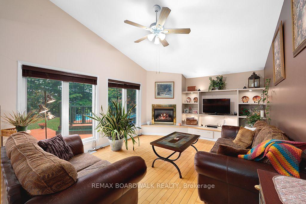 Photo 15 of 38 Cloutier Drive, Russell, Embrun — HOMEH