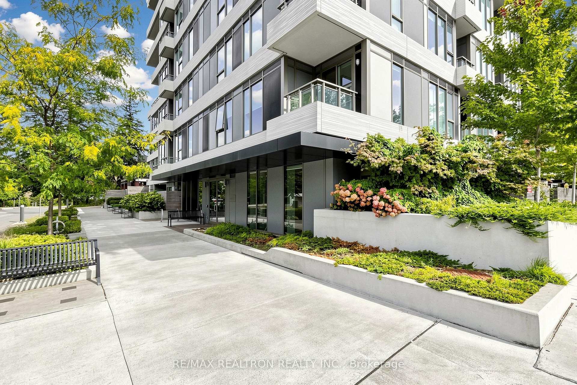 Photo 4 of Unit 308, 1 Cardiff Road, Toronto, Mount Pleasant East — HOMEH