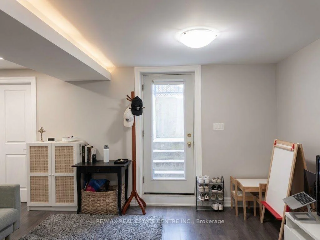 Photo 2 of 5583 Loonlake BSMT Avenue, Mississauga, East Credit — HOMEH