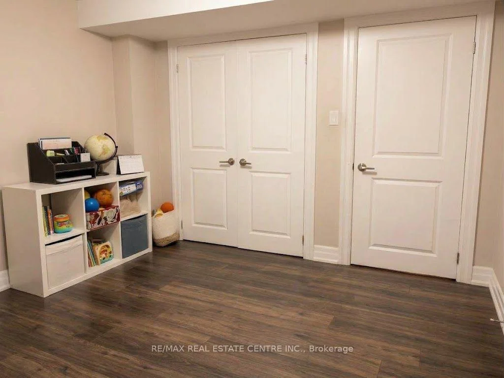 Photo 6 of 5583 Loonlake BSMT Avenue, Mississauga, East Credit — HOMEH