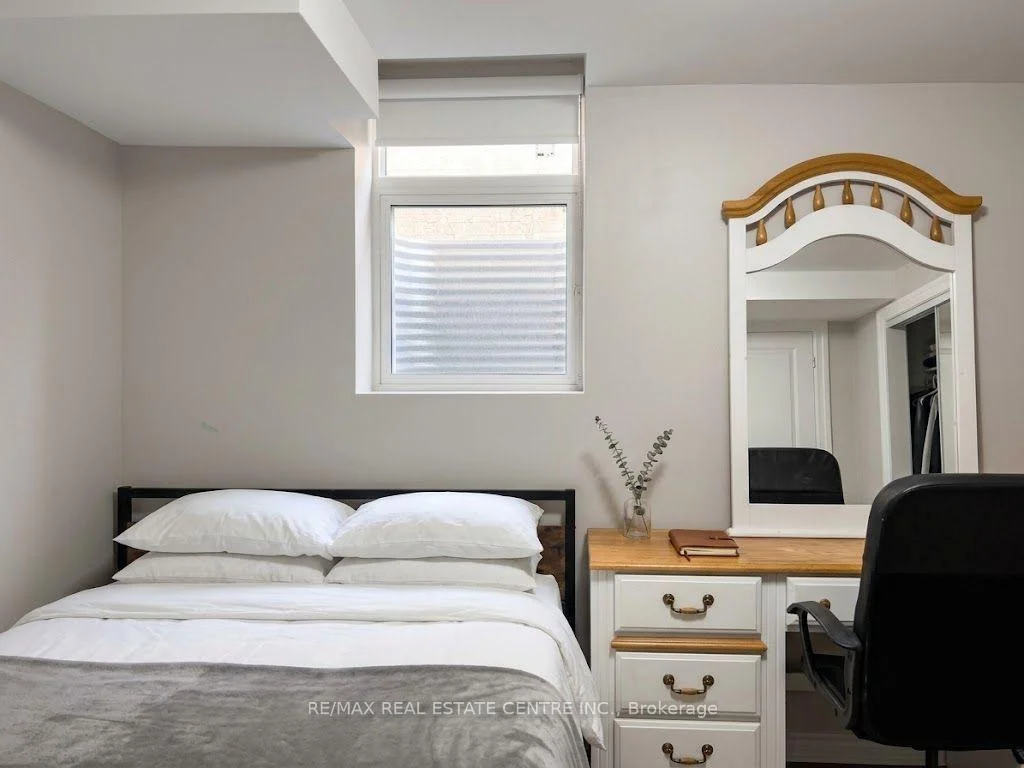 Photo 7 of 5583 Loonlake BSMT Avenue, Mississauga, East Credit — HOMEH
